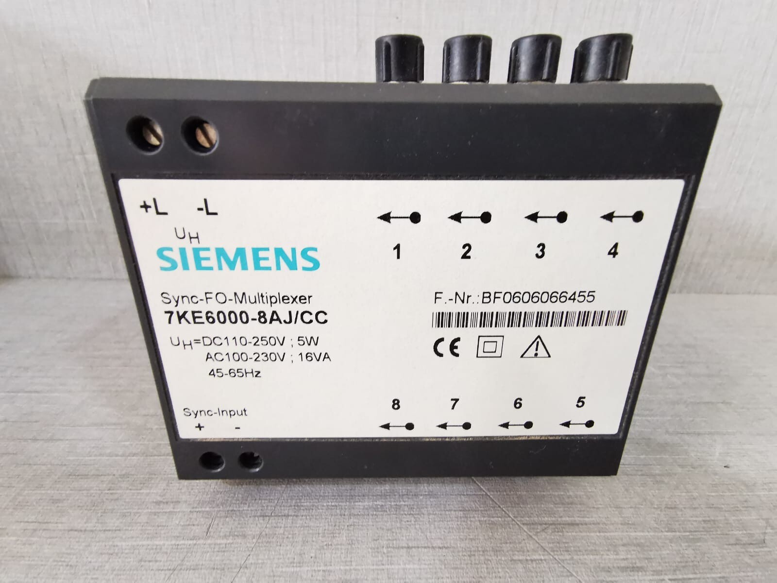 Siemens 7KE6000-8AJ/CC SIEMENS 7KE6000-8AJ/CC Sync-FO-Multiplexer DC110-250V;5W AC100-230V;16VA 45-65Hz 4