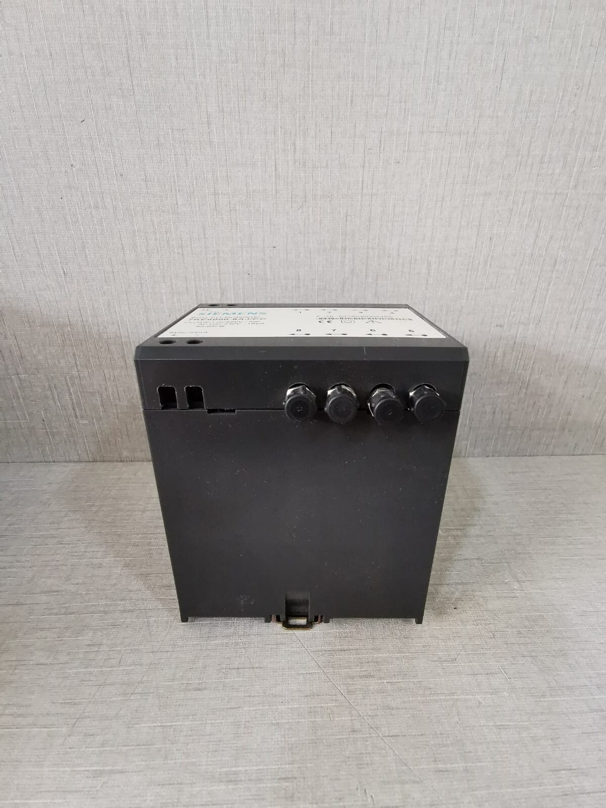 Siemens 7KE6000-8AJ/CC SIEMENS 7KE6000-8AJ/CC Sync-FO-Multiplexer DC110-250V;5W AC100-230V;16VA 45-65Hz 6