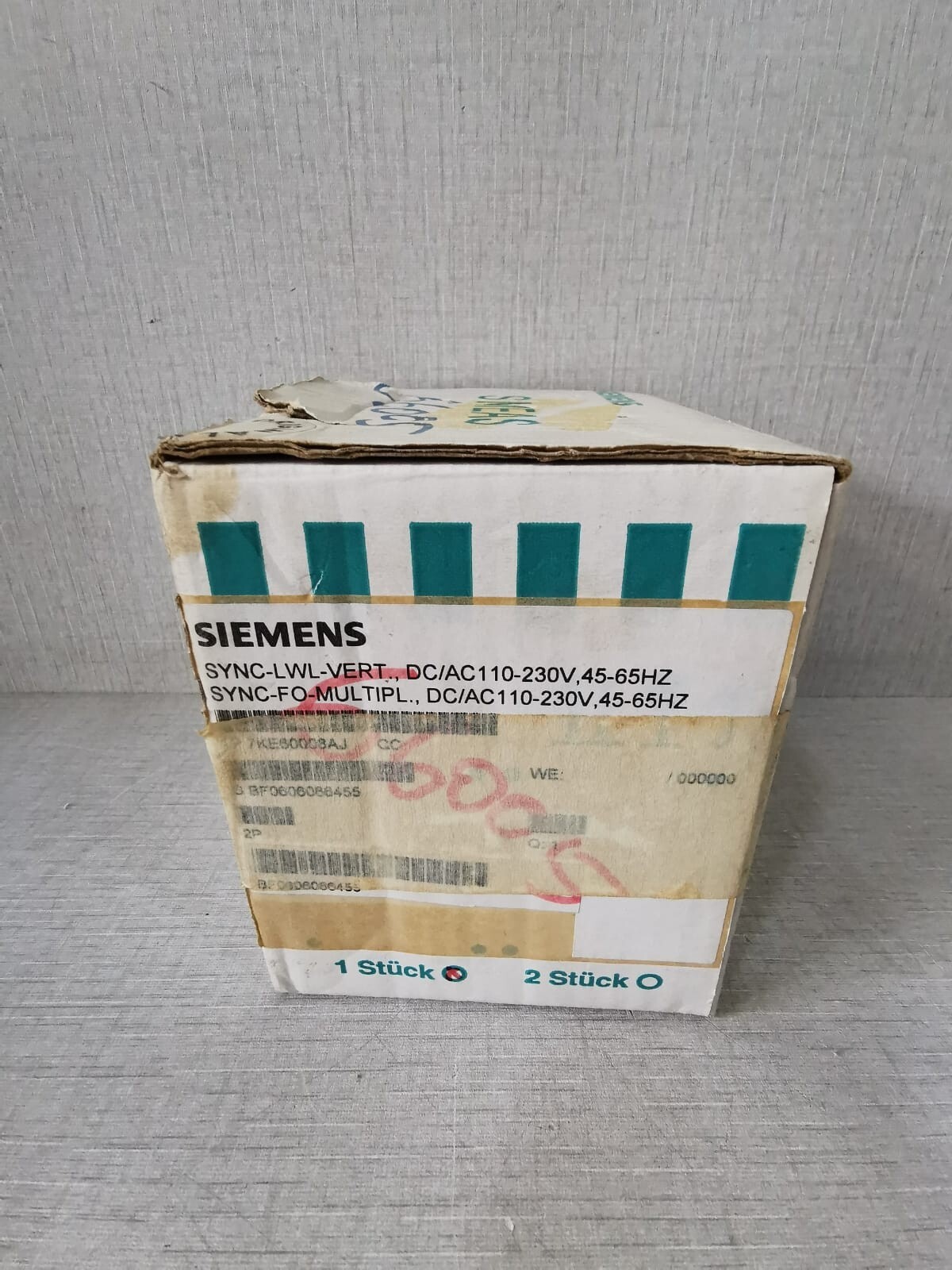 Siemens 7KE6000-8AJ/CC SIEMENS 7KE6000-8AJ/CC Sync-FO-Multiplexer DC110-250V;5W AC100-230V;16VA 45-65Hz 9
