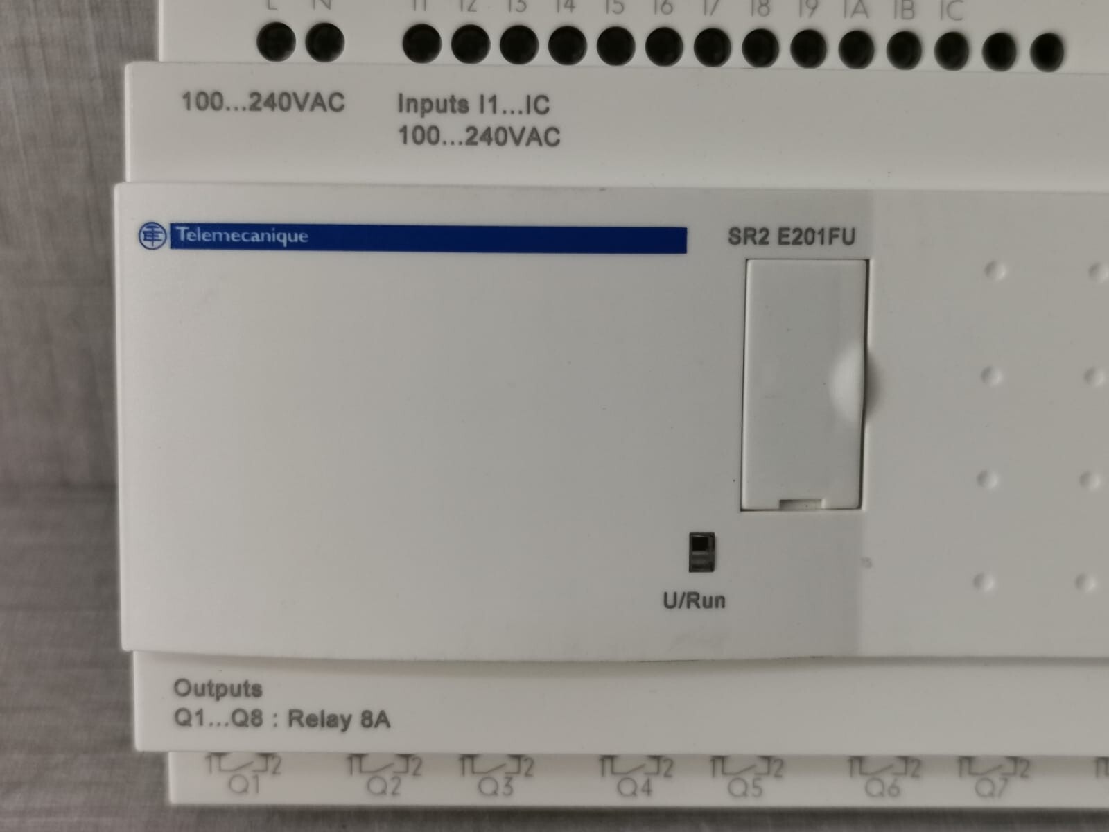 Telemecanique SR2 E201FU TELEMECANIQUE /SCHNEIDER ELECTRIC SR2 E201FU COMPACT SMART RELAY 2
