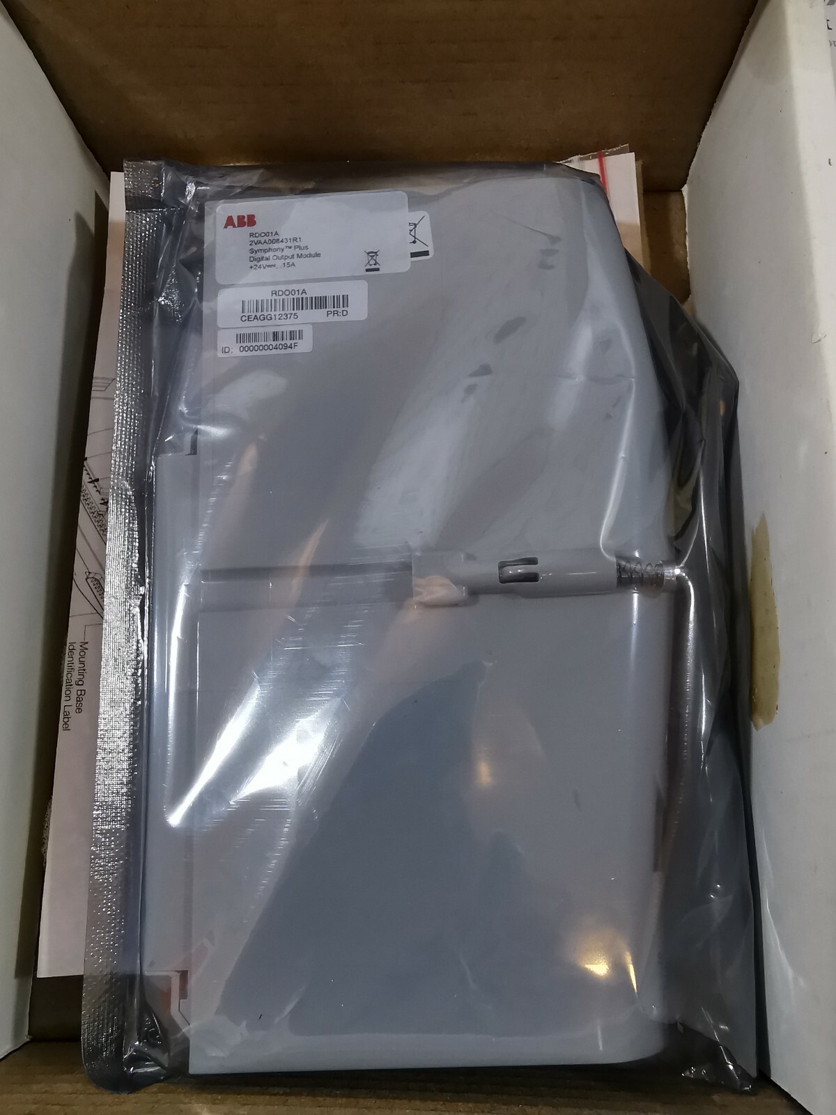 ABB RDO01A ABB RDO01A, 2VAA008431R11 Red. DO 16-CH, 24 VDC 15A Symphony Plus Digital output 5