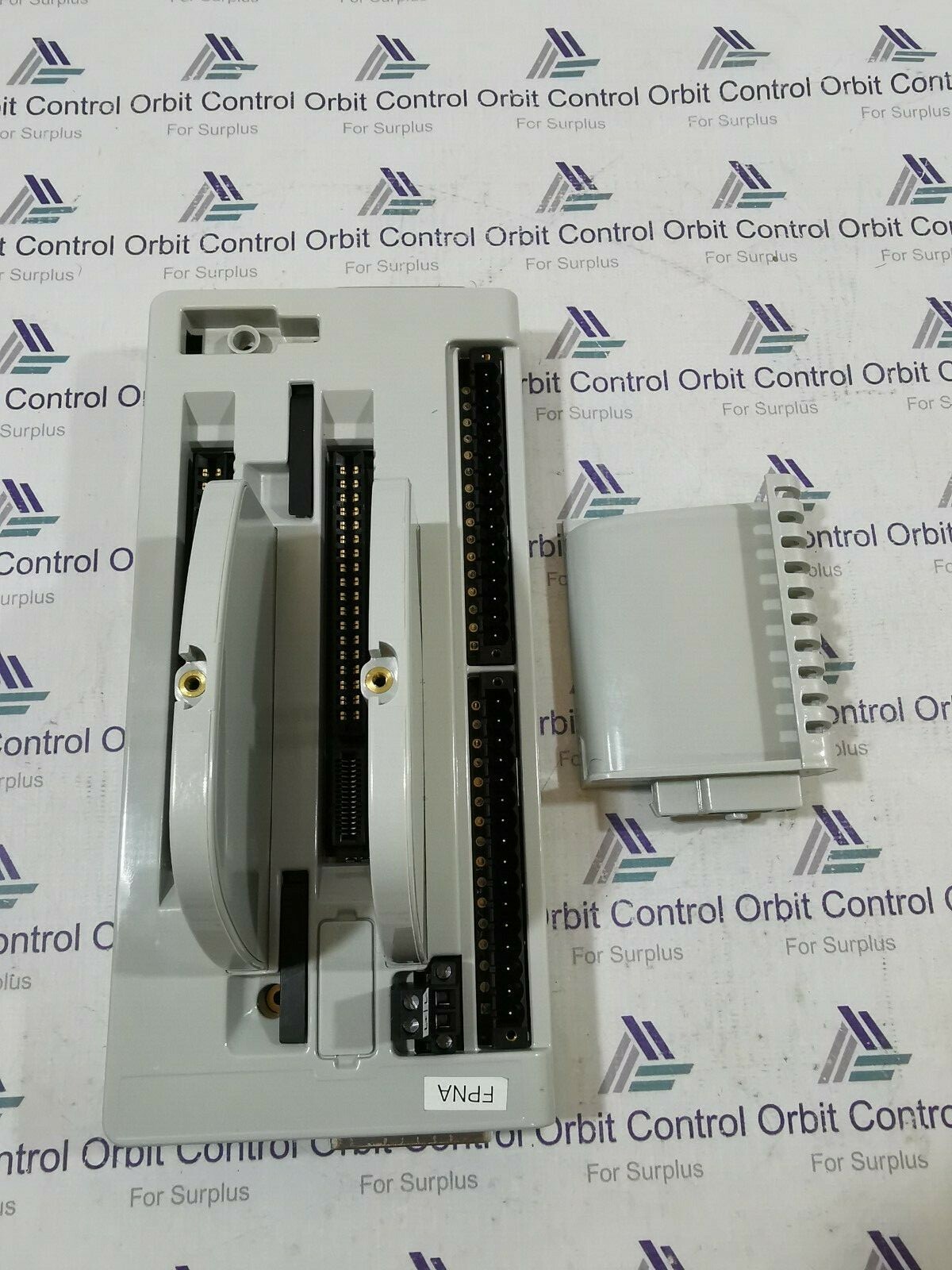 ABB VBR01-FPNA ABB VBR01-FPNA, 2VAA008433R1 Base Field Power Neutral Mtg Base 120VAC 24VDC 6A 5