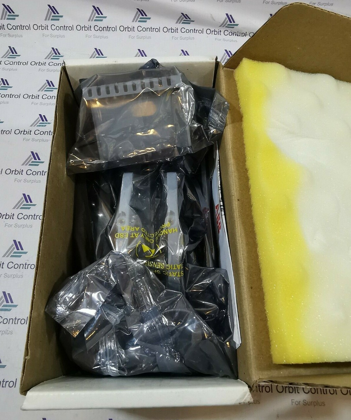 ABB VBR01-FPNA ABB VBR01-FPNA, 2VAA008433R1 Base Field Power Neutral Mtg Base 120VAC 24VDC 6A 6