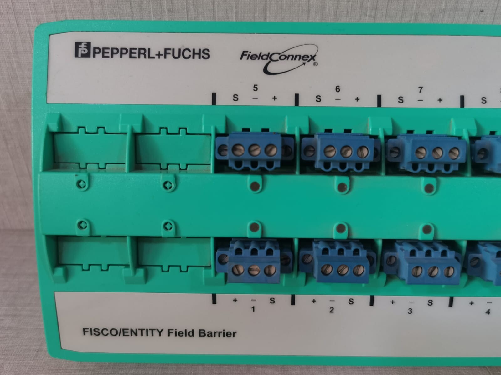 PEPPERL+FUCHS 239936 PEPPERL+FUCHS R4D0-FB-IA8.0 FISCO/ENTITY Field Barrier 239936 2