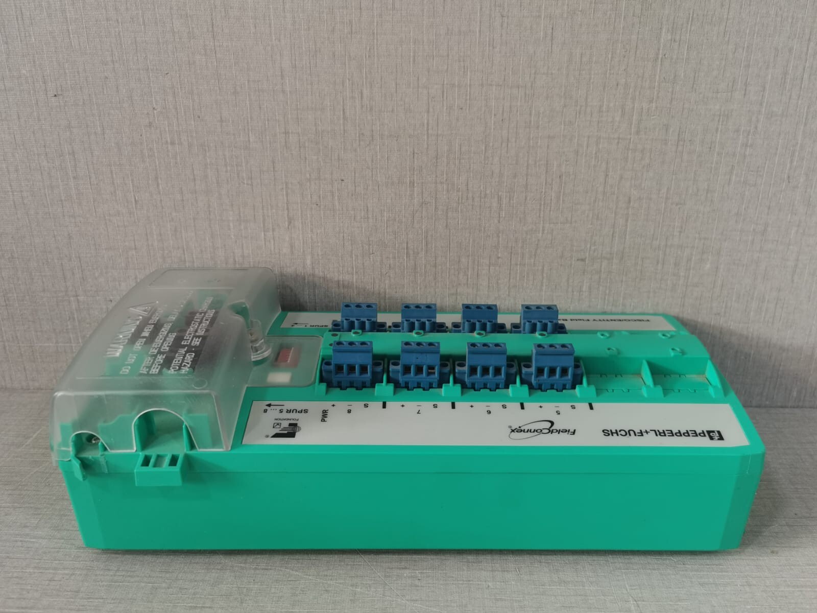 PEPPERL+FUCHS 239936 PEPPERL+FUCHS R4D0-FB-IA8.0 FISCO/ENTITY Field Barrier 239936 7
