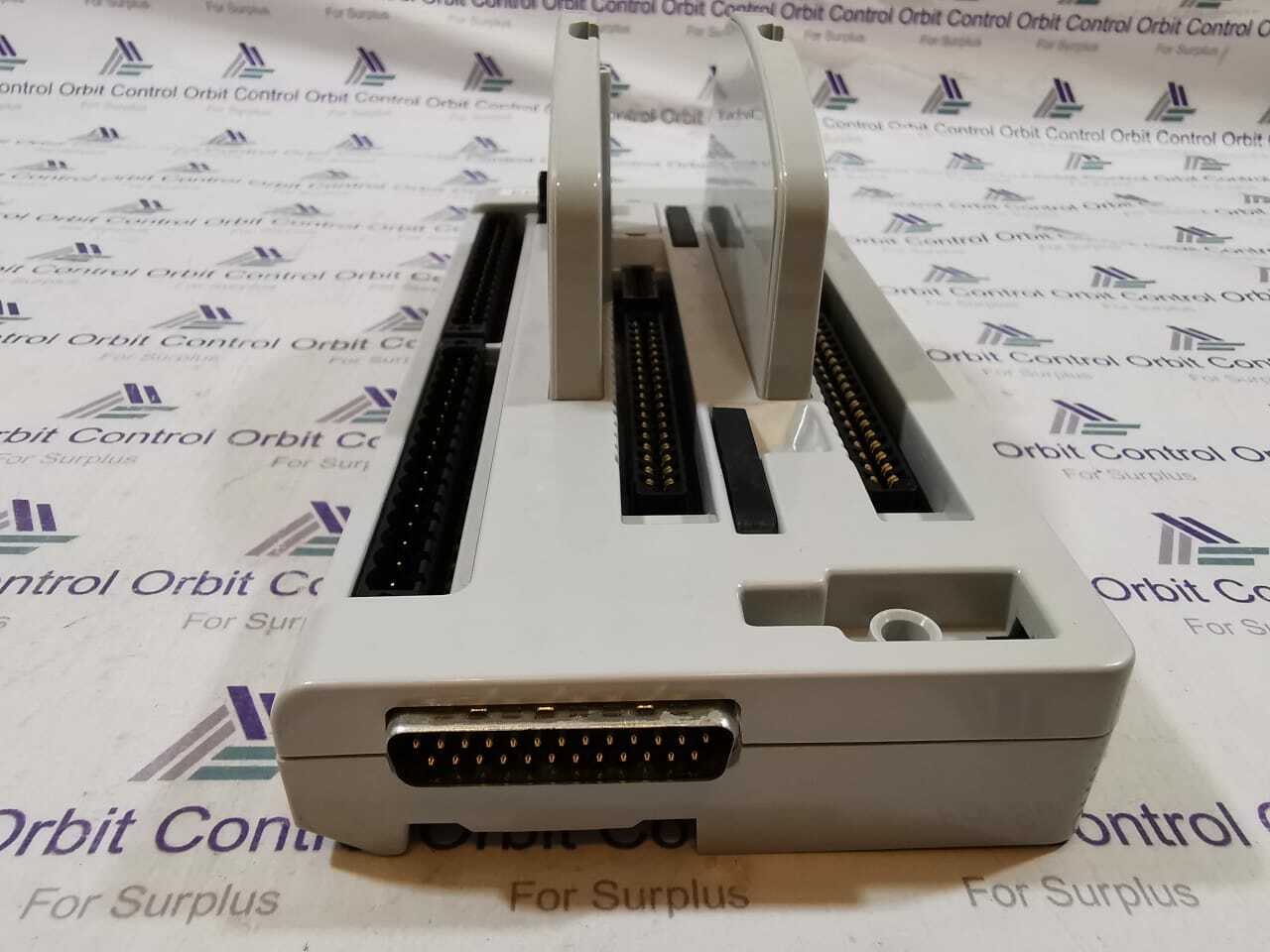 ABB 2VAA008432R11 ABB VBR01-EPDA 2VAA008432R11 Symphony Plus Field Power Neutral Mtg Base PR:D 2
