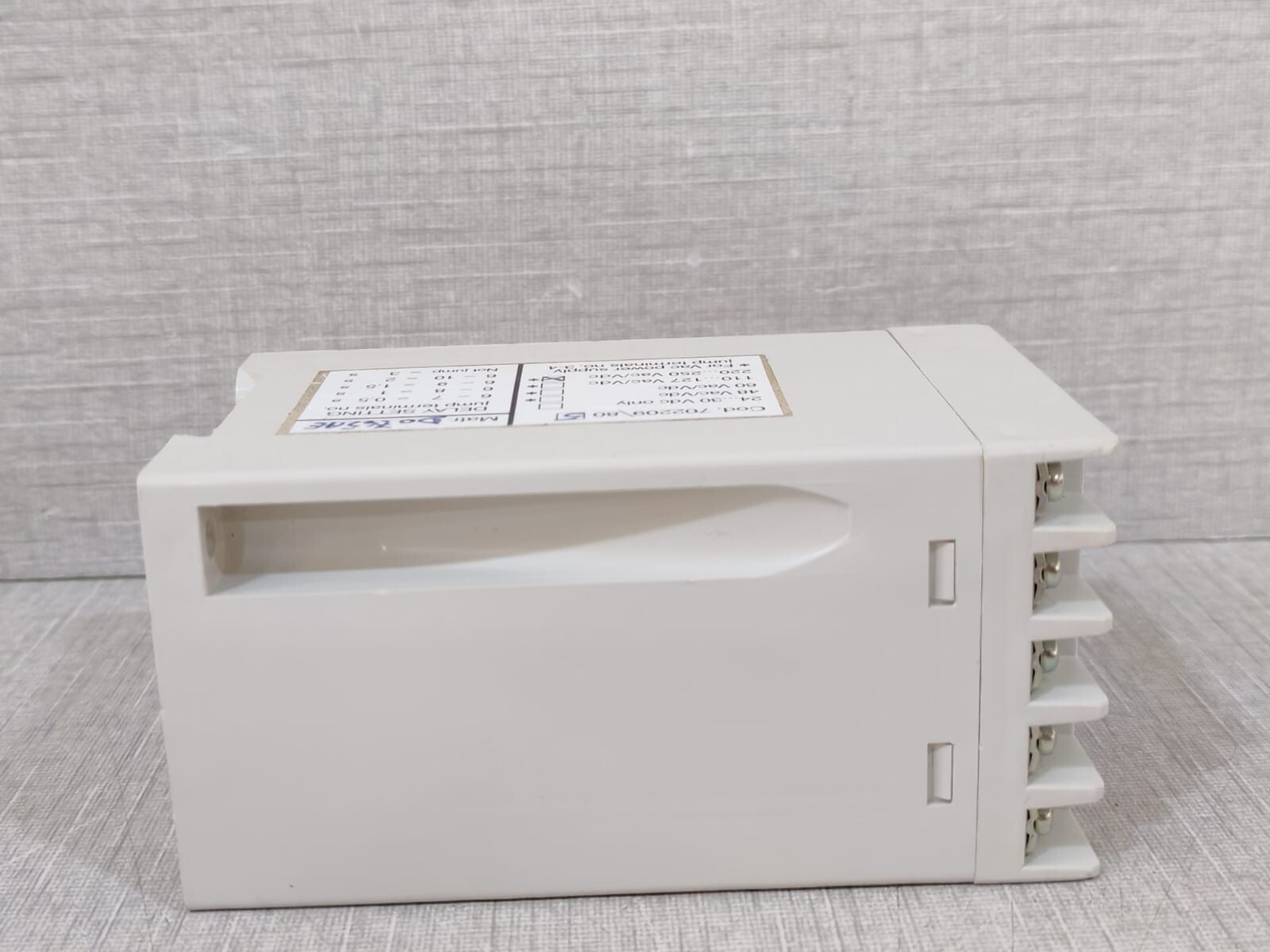 ABB 1SD A038320 R1 ABB 1SD A038320 R1 Electronic Time Delay 1SDA038320R1 8