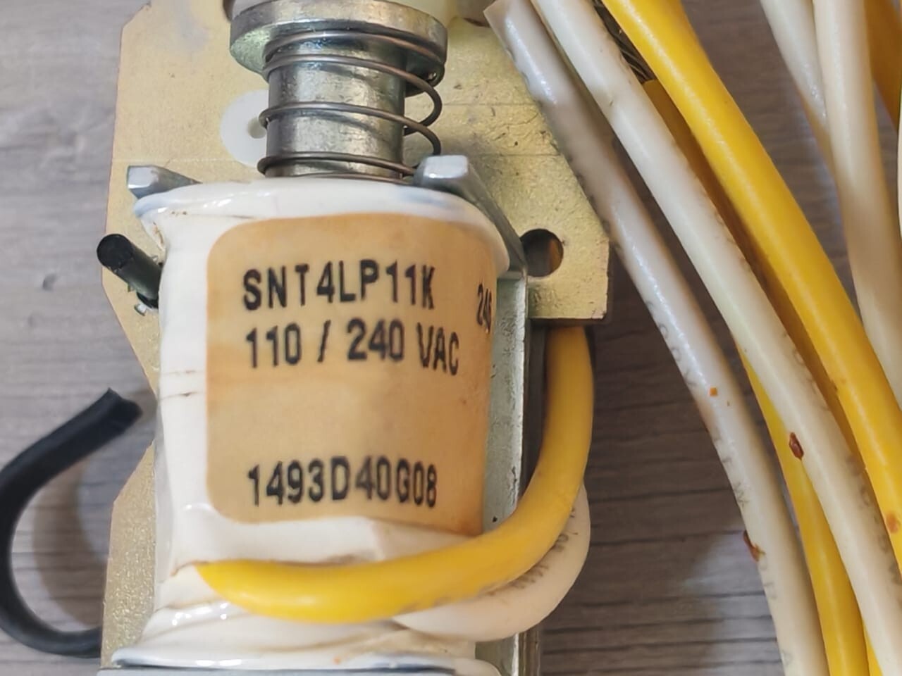 Eaton LST240 EATON LST240 SHUNT TRIP SNT4LP11K 110/240 VAC 1493D40G08 3