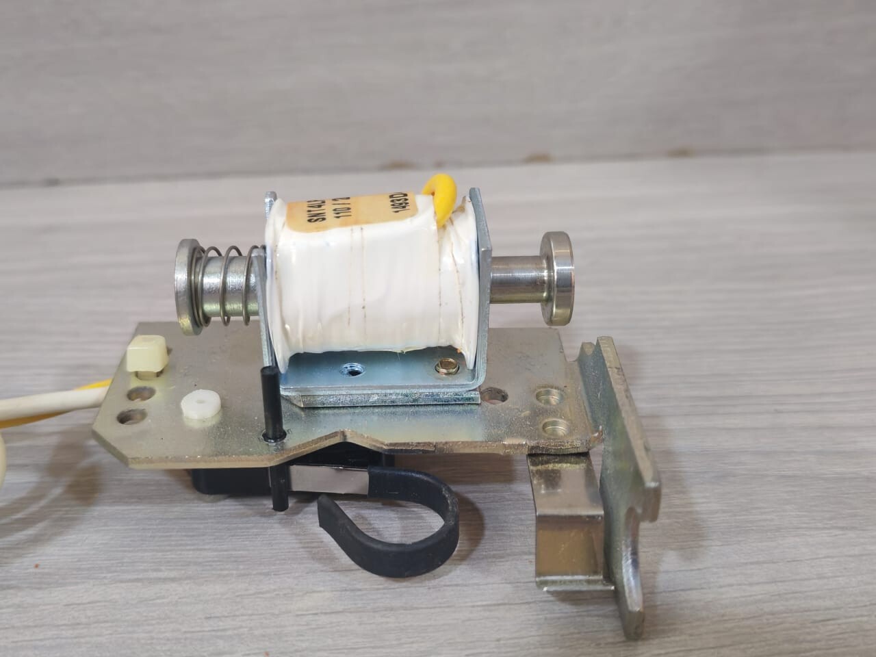 Eaton LST240 EATON LST240 SHUNT TRIP SNT4LP11K 110/240 VAC 1493D40G08 4