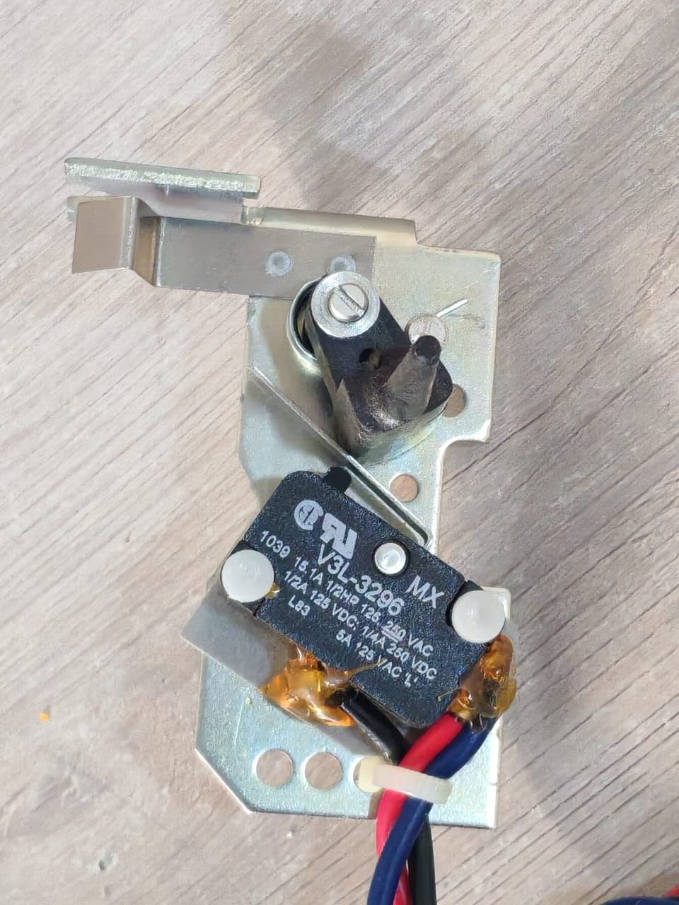 Eaton A1L4LPK EATON A1L4LPK AL/LO SWITCH SERIES C TYPE L-BREAKER 1493D42G04 4