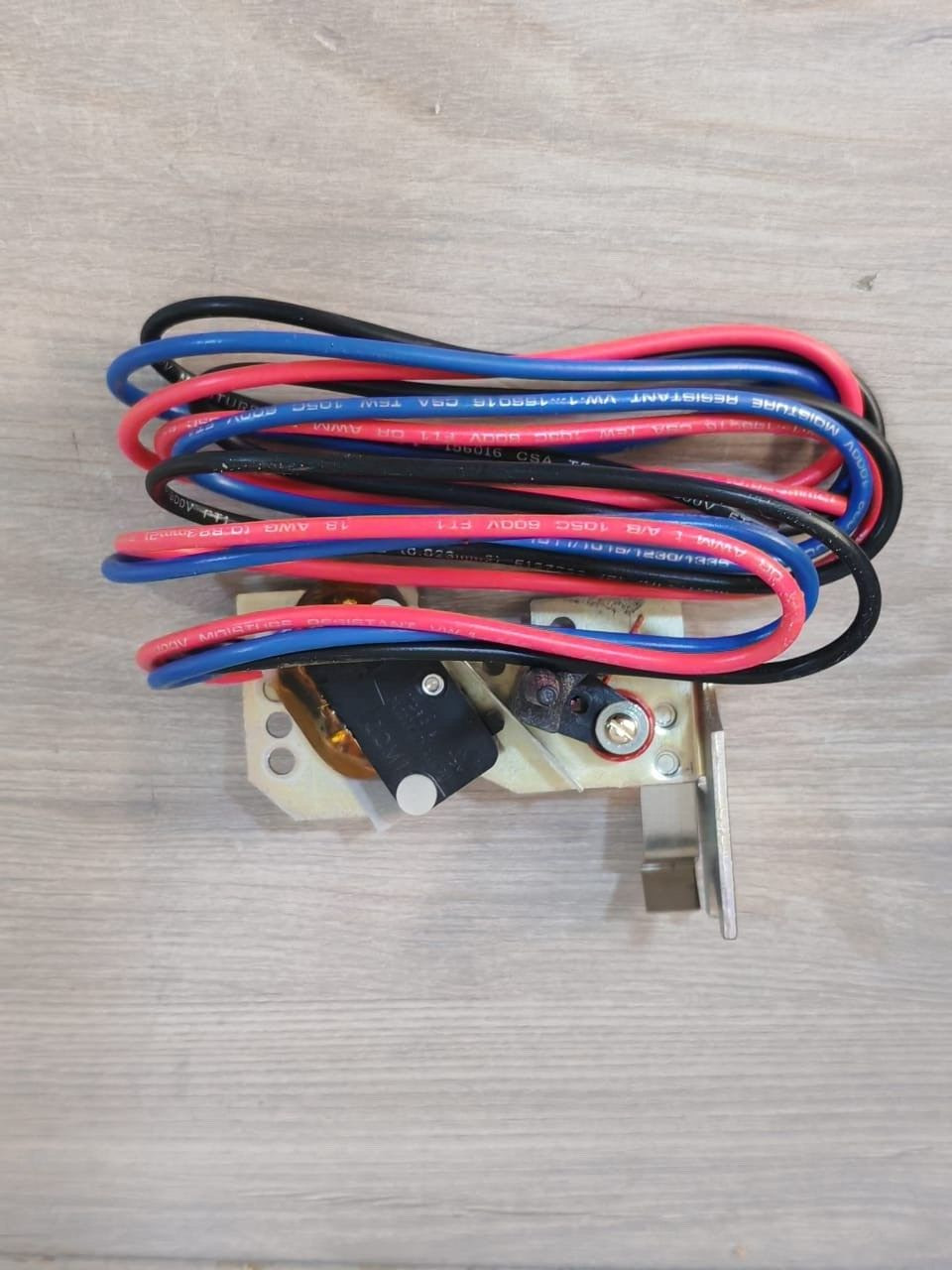 Eaton A1L4LPK EATON A1L4LPK AL/LO SWITCH SERIES C TYPE L-BREAKER 1493D42G04 6