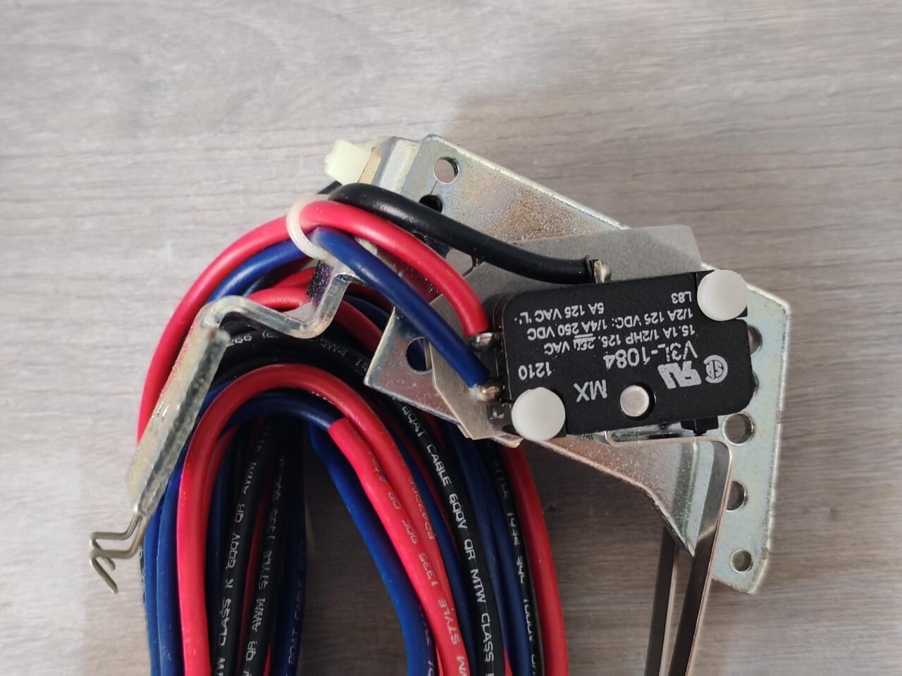 Eaton A2X5PK, 1494D44G1 EATON A2X5PK AUX.SWITCH FOR SERIES C TYPE N-BREAKER 1494D44G1 8