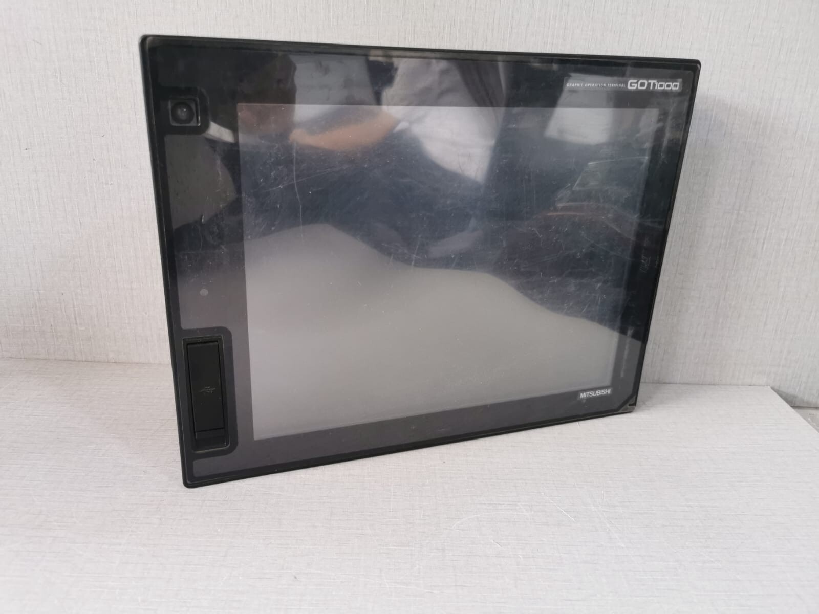 Mitsubishi GOT1000 MITSUBISHI GOT1000 GRAPHIC OPERATION TERMINAL 100-240vac 50/60Hz 6