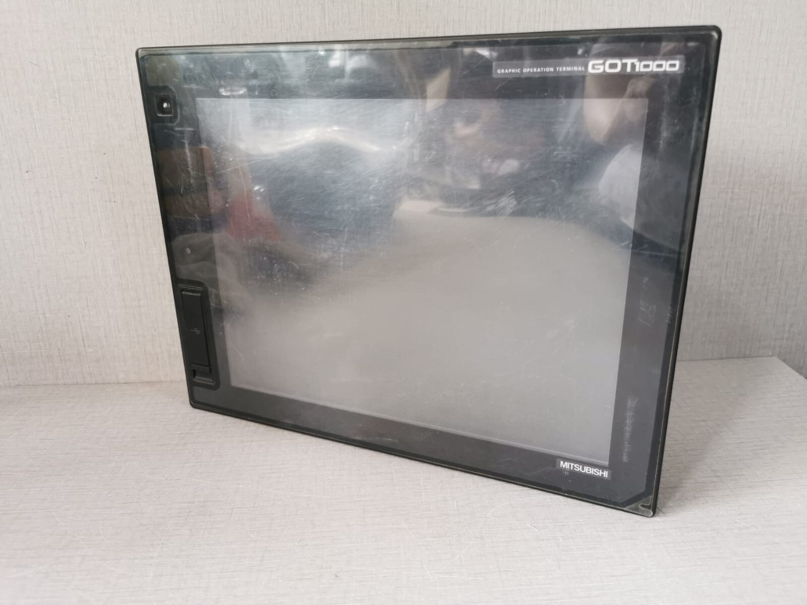 Mitsubishi GOT1000 MITSUBISHI GOT1000 GRAPHIC OPERATION TERMINAL 100-240vac 50/60Hz 7