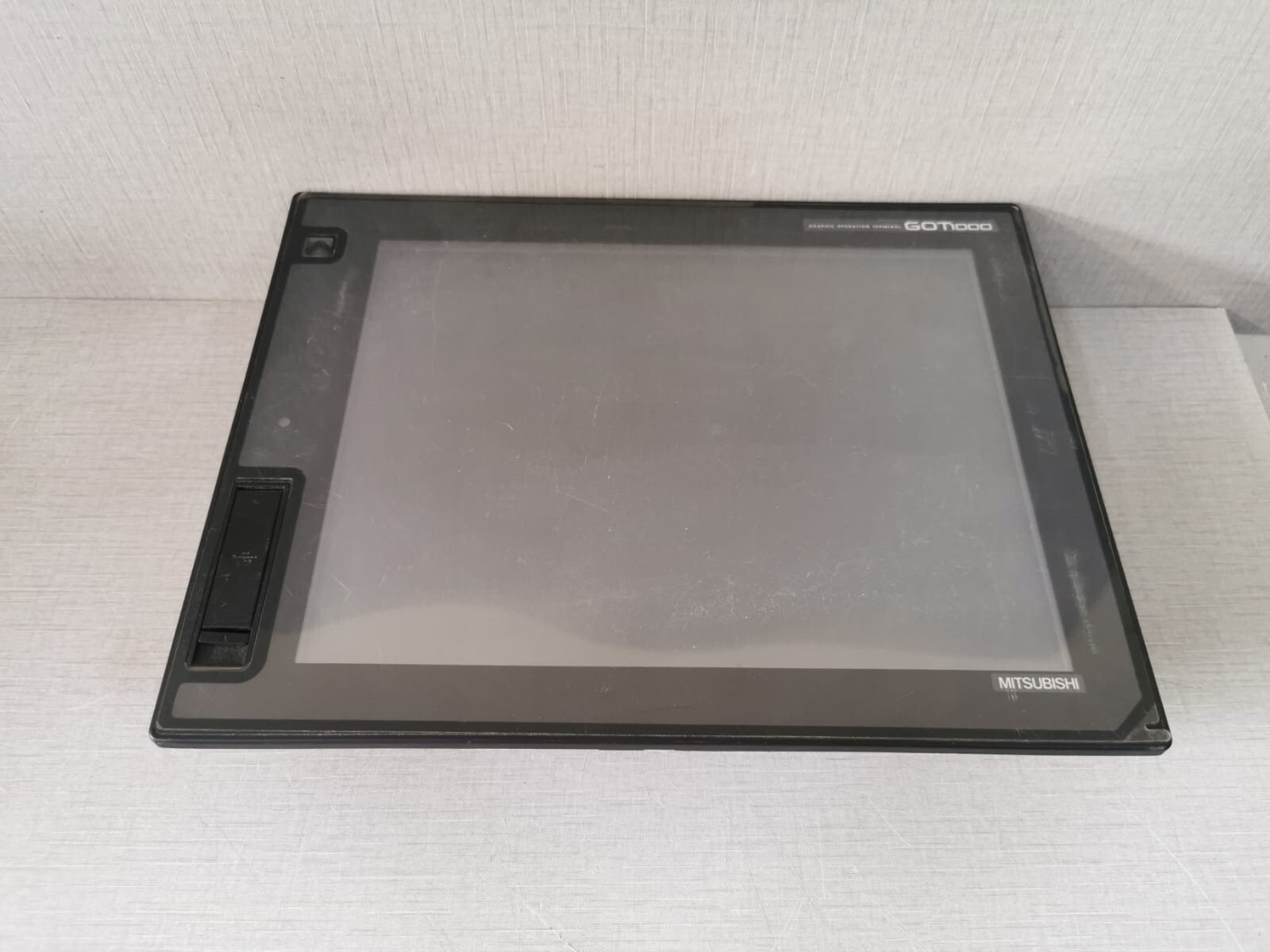Mitsubishi GOT1000 MITSUBISHI GOT1000 GRAPHIC OPERATION TERMINAL 100-240vac 50/60Hz 9