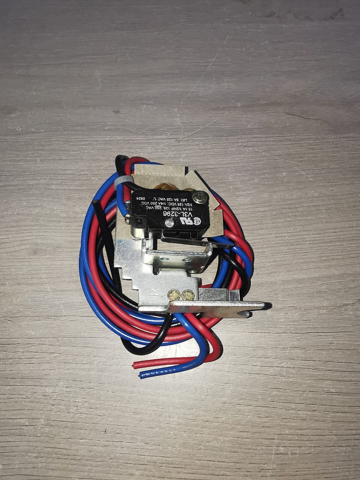 Eaton A1X3PK EATON A1X3PK AUX.SWITCH FOR CUTLER-HAMMER DER.C TYPE K-BREAKER 6642C15G01 600VAC 7