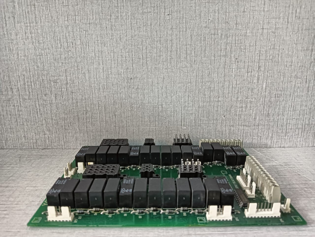 York 025L03042-00 YORK 025L03042-00 REV A OUTPUT RELAY BOARD 5