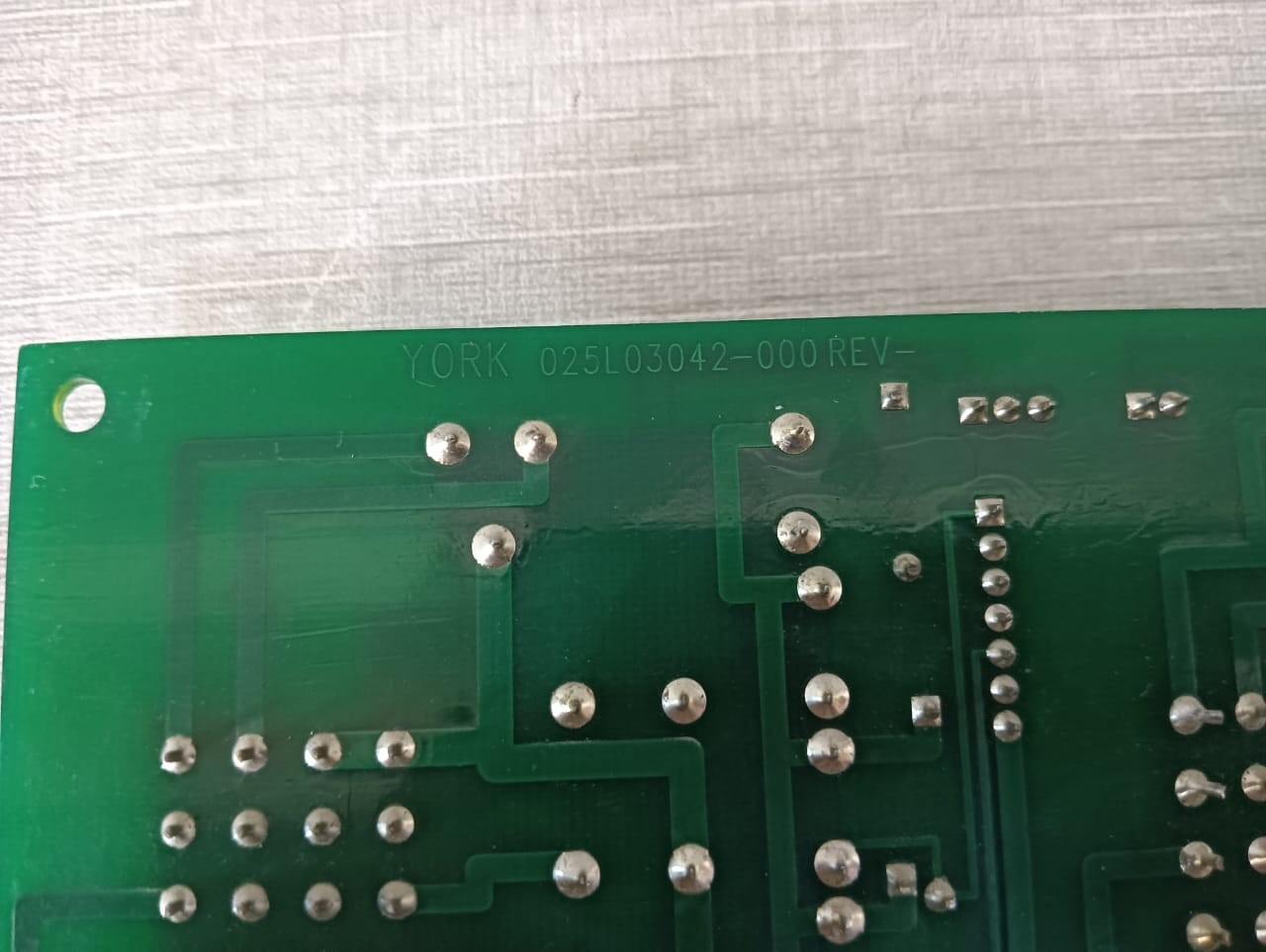 York 025L03042-00 YORK 025L03042-00 REV A OUTPUT RELAY BOARD 7