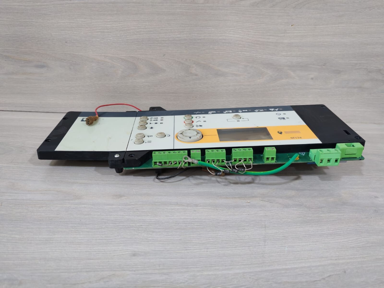 Siemens FC120 SIEMENS FC120 A5Q00051492-04 FIRE CONTROL PANEL 5