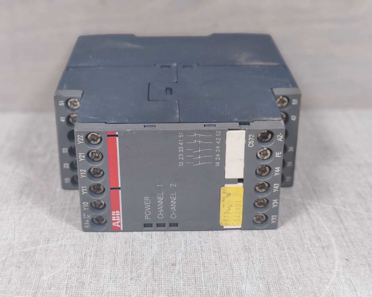 ABB C572 ABB C572 SAFETY RELAY 1SAR501032R0003 24VDC 4