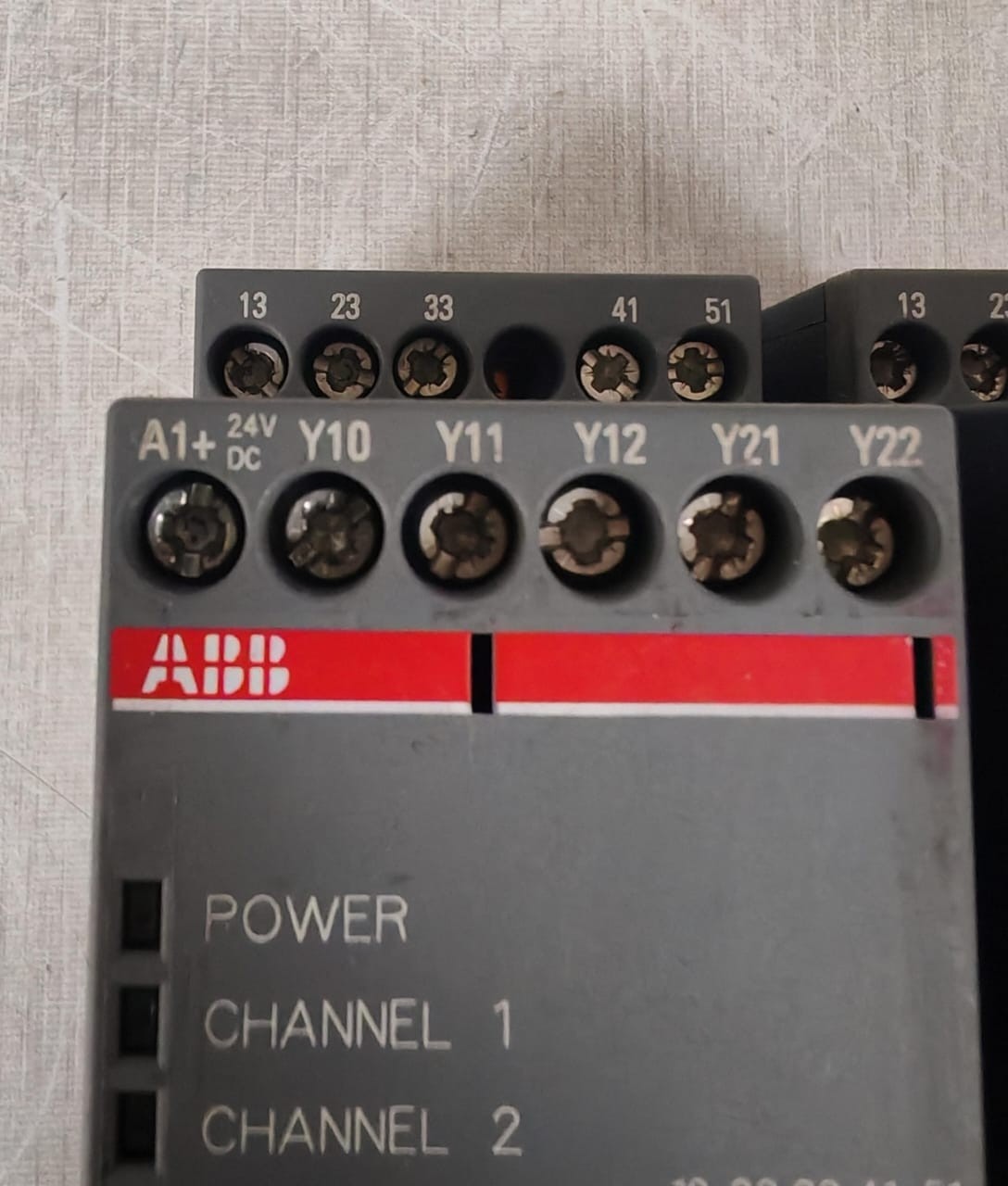 ABB C572 ABB C572 SAFETY RELAY 1SAR501032R0003 24VDC 6
