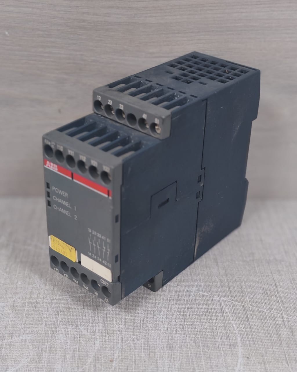 ABB C572 ABB C572 SAFETY RELAY 1SAR501032R0003 24VDC 8