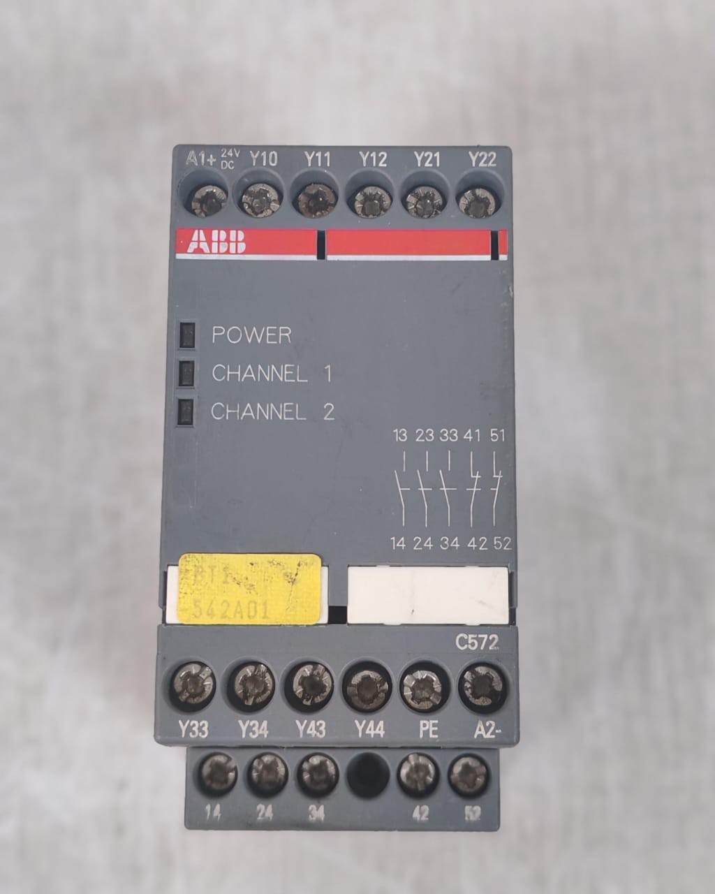 ABB C572 ABB C572 SAFETY RELAY 1SAR501032R0003 24VDC 10
