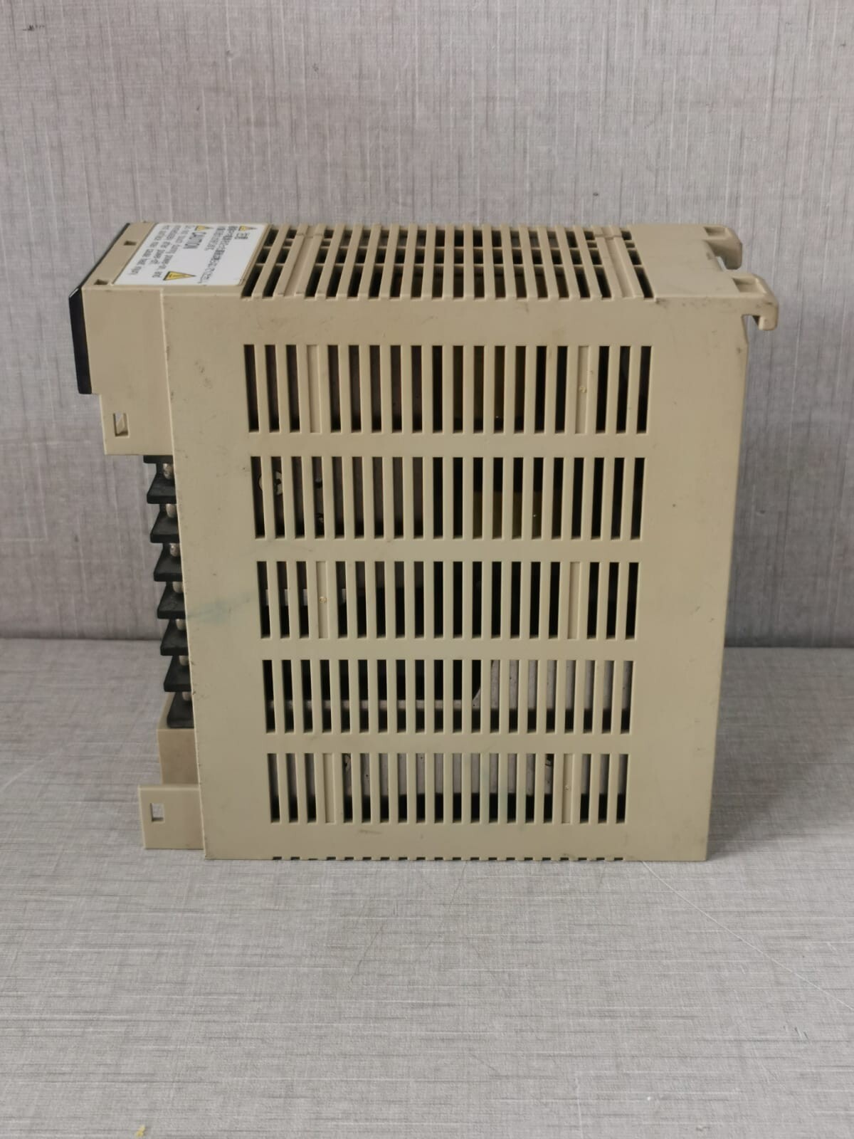 Omron PA207R OMRON CS1D-PA207R POWER SUPPLY UNIT - Missing Front Cover & 7