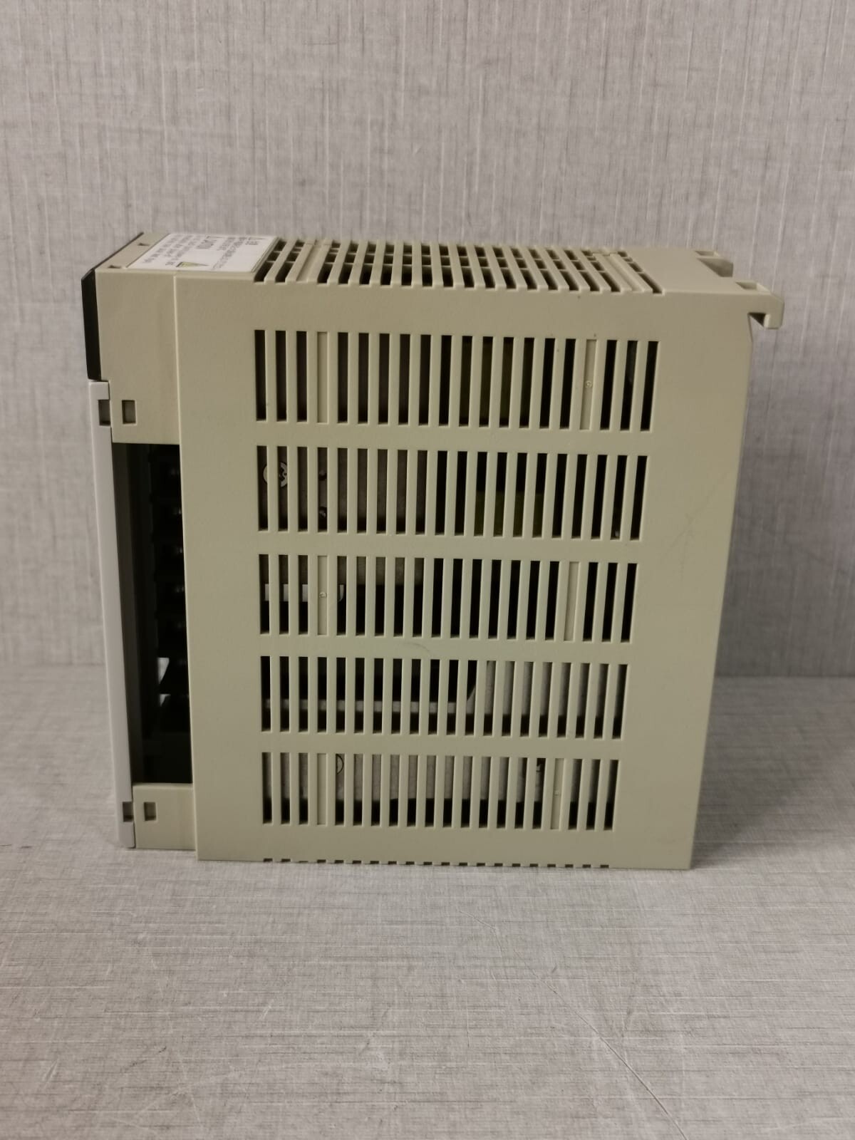 Omron UNIT-100 OMRON CS1D-PA207R POWER SUPPLY UNIT 100-120/200-240VAC 50/60Hz,150VA 9