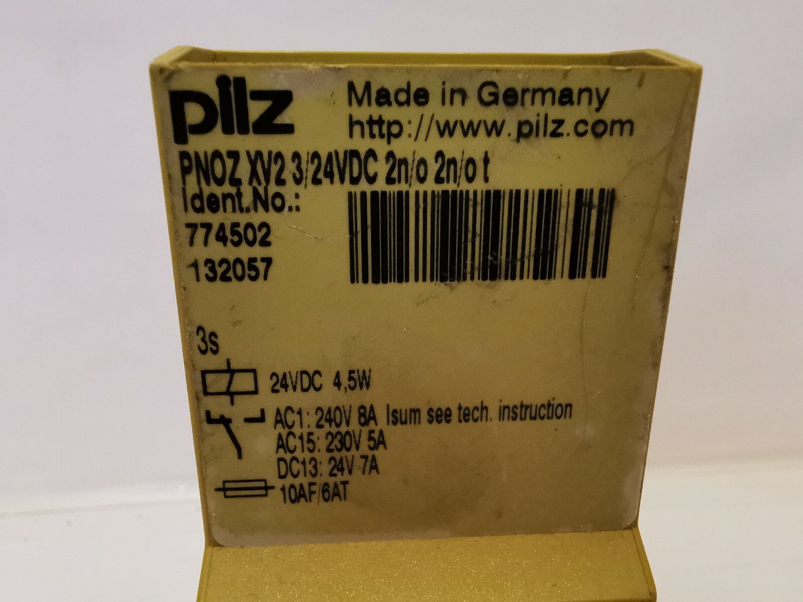 Pilz PNOZXV2 Pilz PNOZXV2 774502 SAFETY RELAY 24VDC 4
