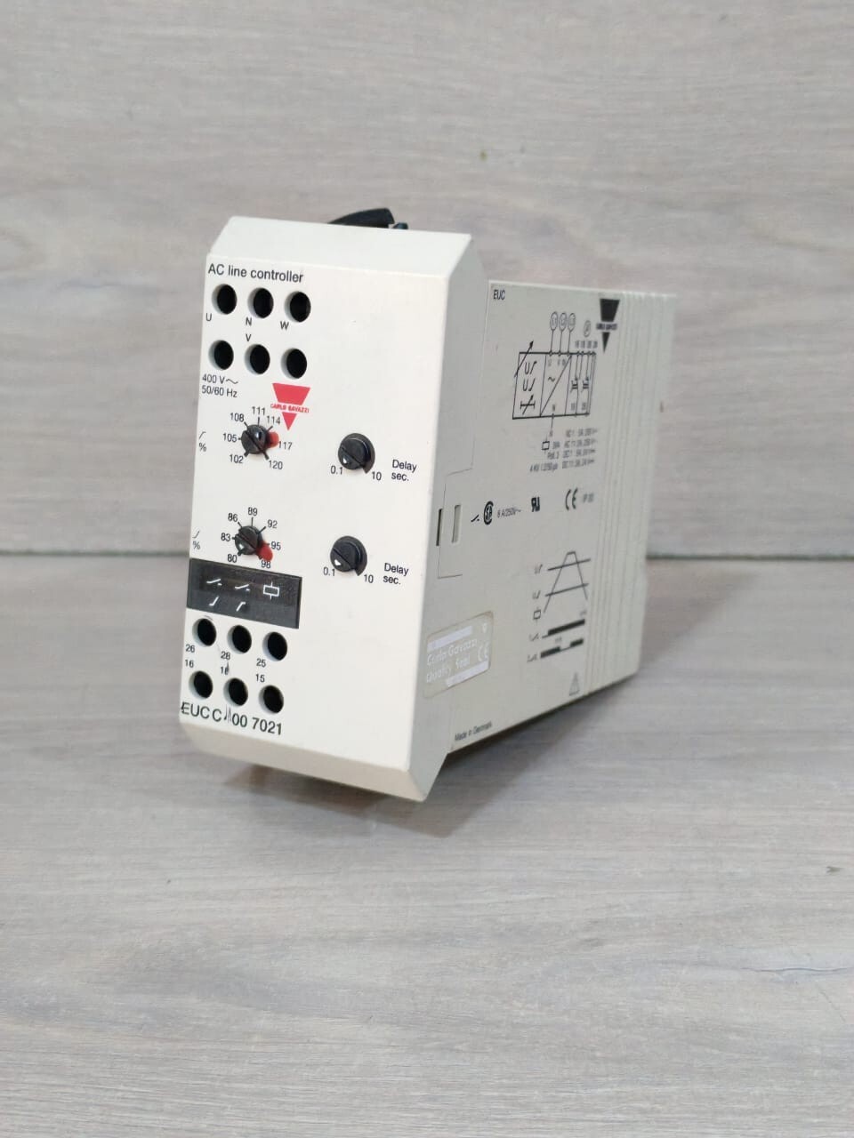 Carlo Gavazzi EUCC4007021 CARLO GAVAZZI EUC C400 7021 AC LINE CONTROLLER 400V 50/60Hz 3