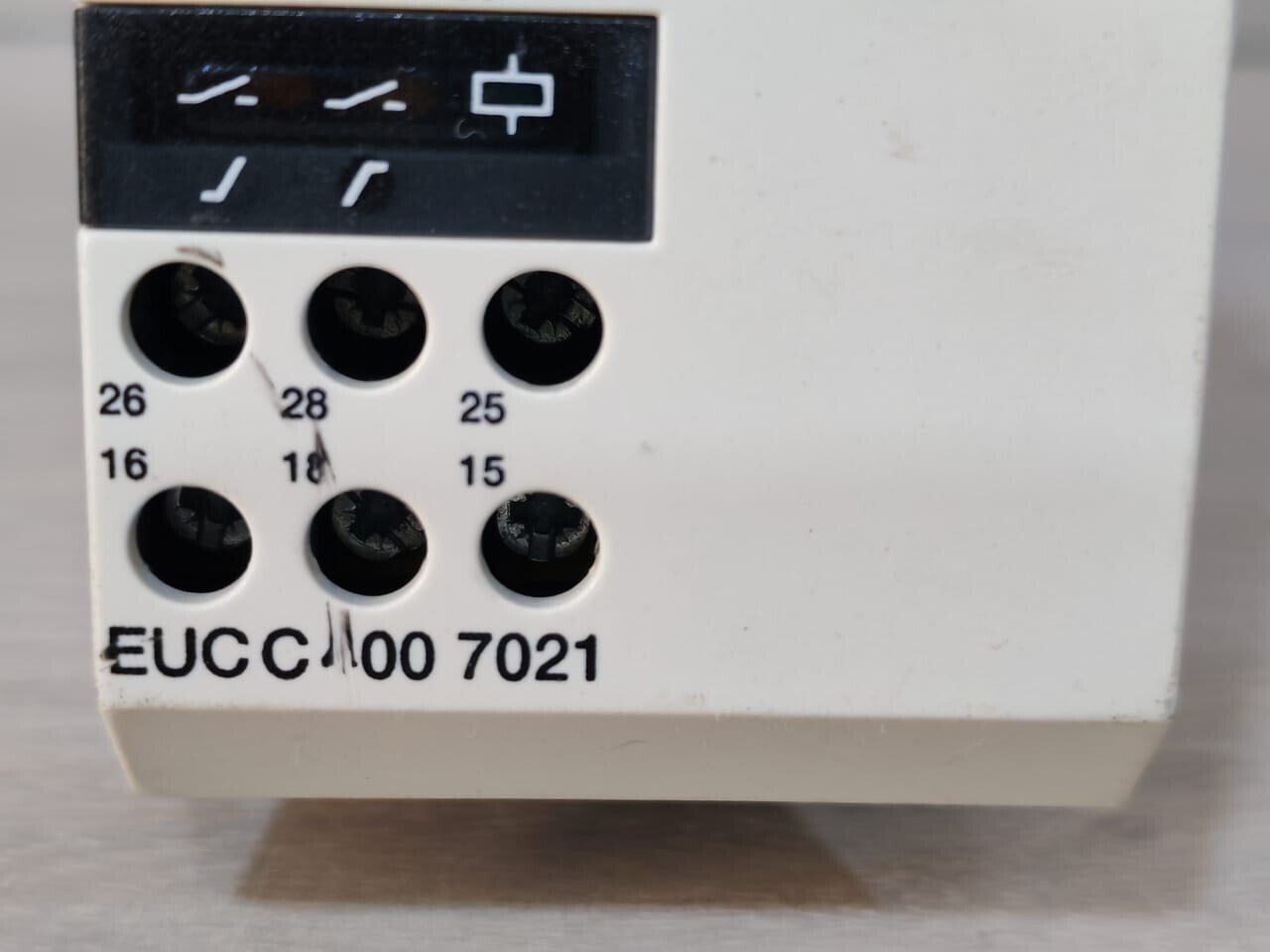 Carlo Gavazzi EUCC4007021 CARLO GAVAZZI EUC C400 7021 AC LINE CONTROLLER 400V 50/60Hz 6