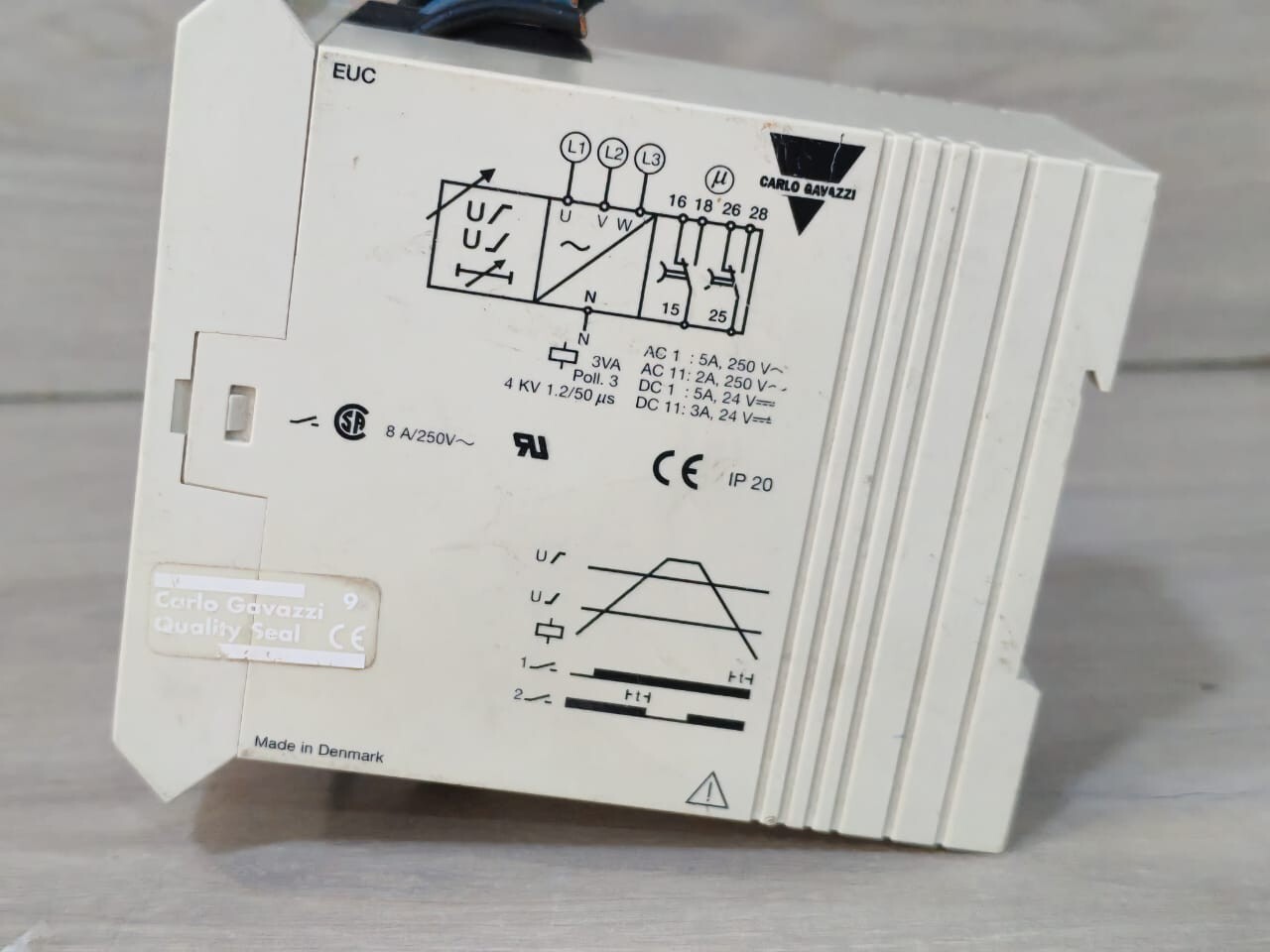 Carlo Gavazzi EUCC4007021 CARLO GAVAZZI EUC C400 7021 AC LINE CONTROLLER 400V 50/60Hz 7