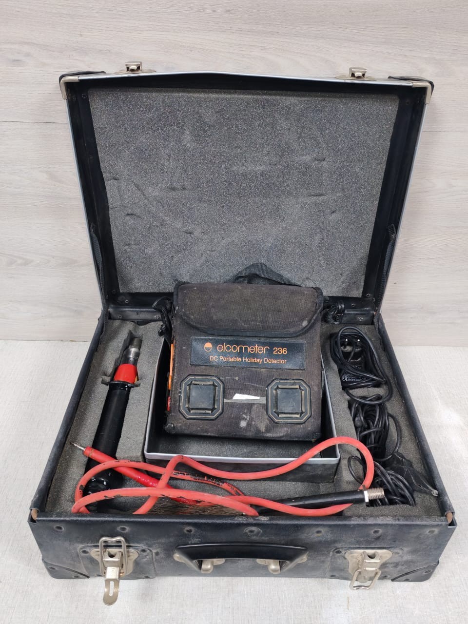 Elcometer 236 Elcometer 236 D.C Portable Holiday Detector 30 KV 2