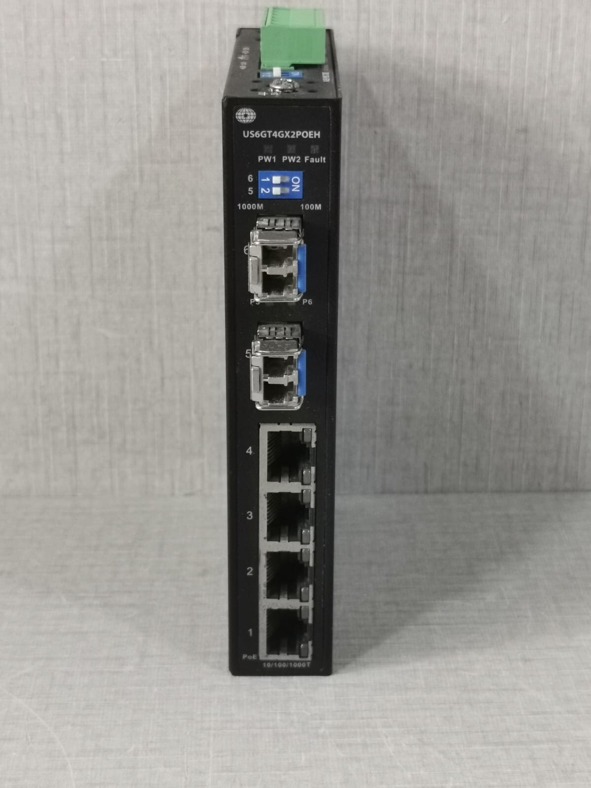 Meridian US6GT4GX2POEH MERIDIAN Technologies US6GT4GX2POEH Ethernet Switch 2