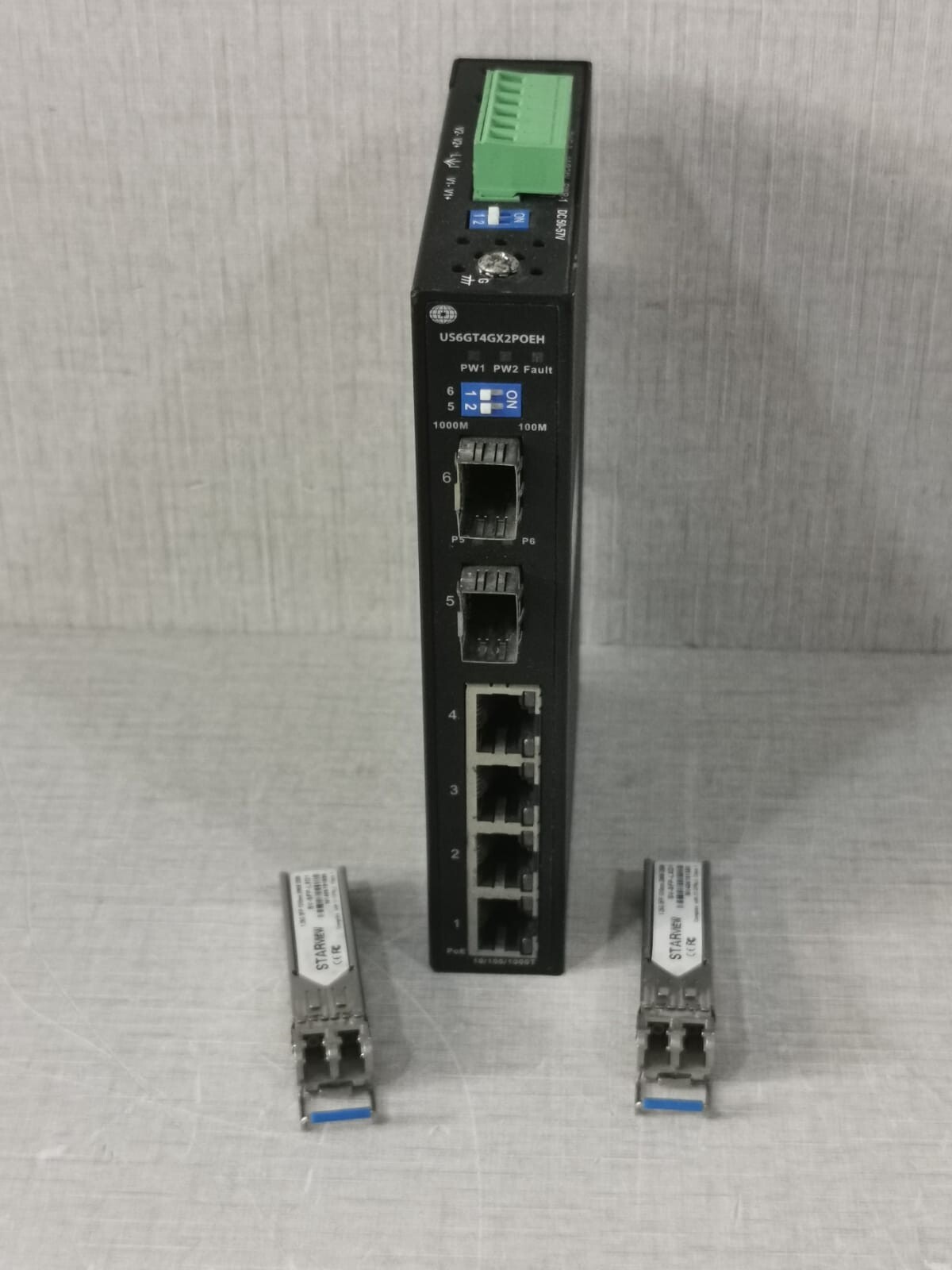 Meridian US6GT4GX2POEH MERIDIAN Technologies US6GT4GX2POEH Ethernet Switch 3