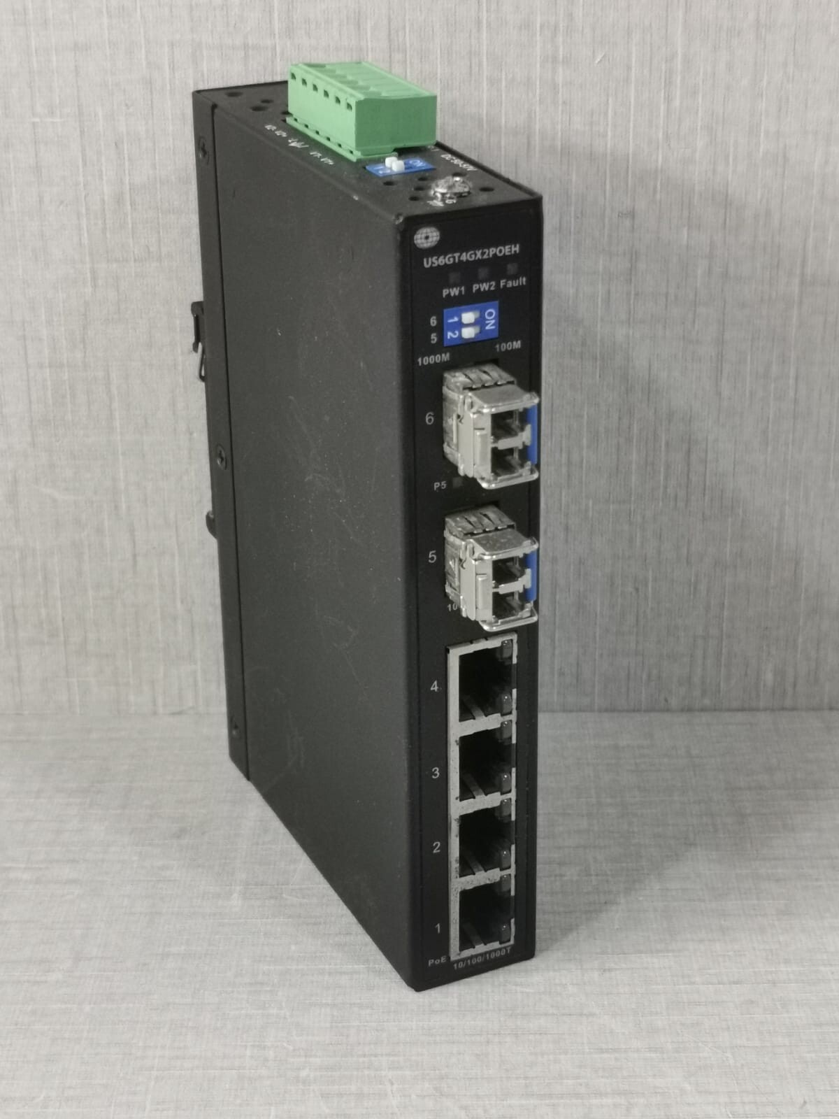 Meridian US6GT4GX2POEH MERIDIAN Technologies US6GT4GX2POEH Ethernet Switch 4