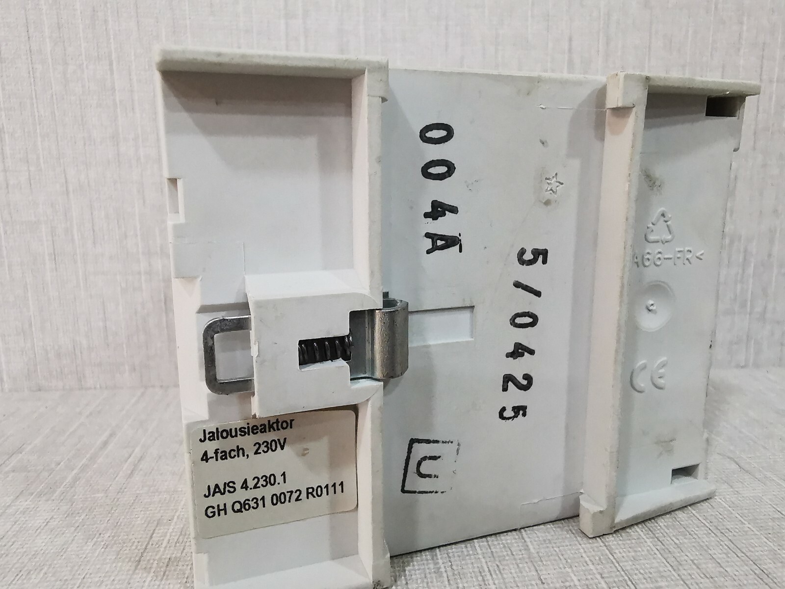 ABB GH Q631 0072 R0111 ABB JA/S 4.230.1 Shutter actuator GH Q631 0072 R0111 2