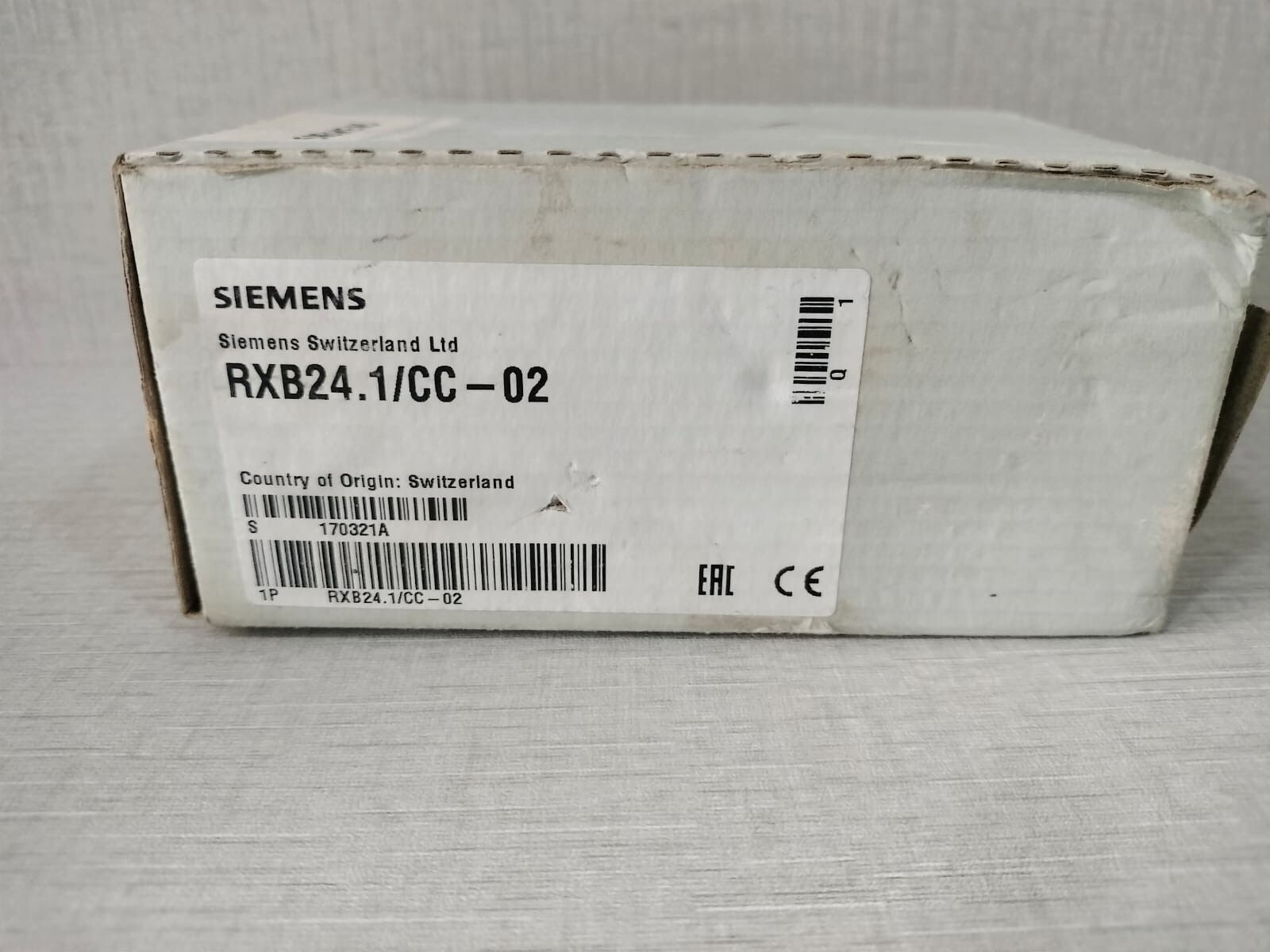 Siemens RXB24.1/CC-02 SIEMENS RXB24.1/CC-02 Room Controller AC 230V-12VA 50/60HZ- W/ FILTHY BOX 2