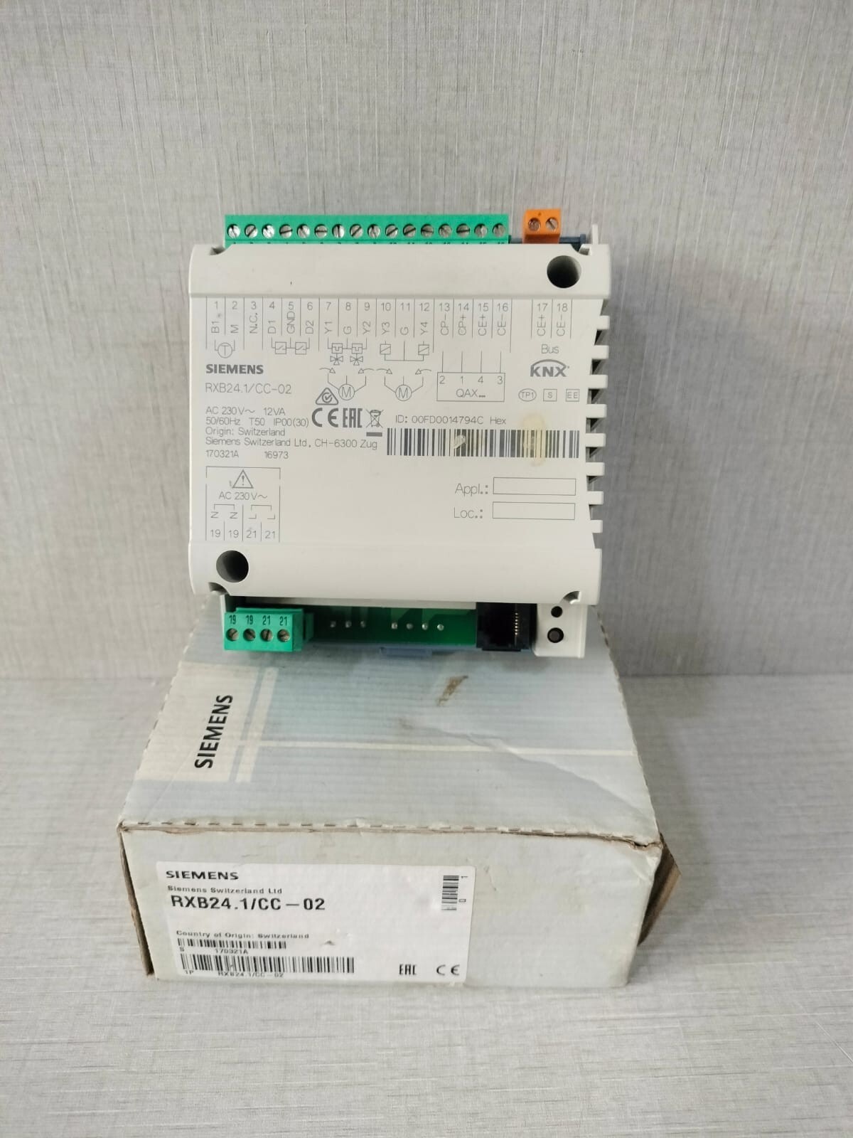 SIEMENS RXB24.1/CC-02 Room Controller AC 230V-12VA 50/60HZ- W/ FILTHY BOX