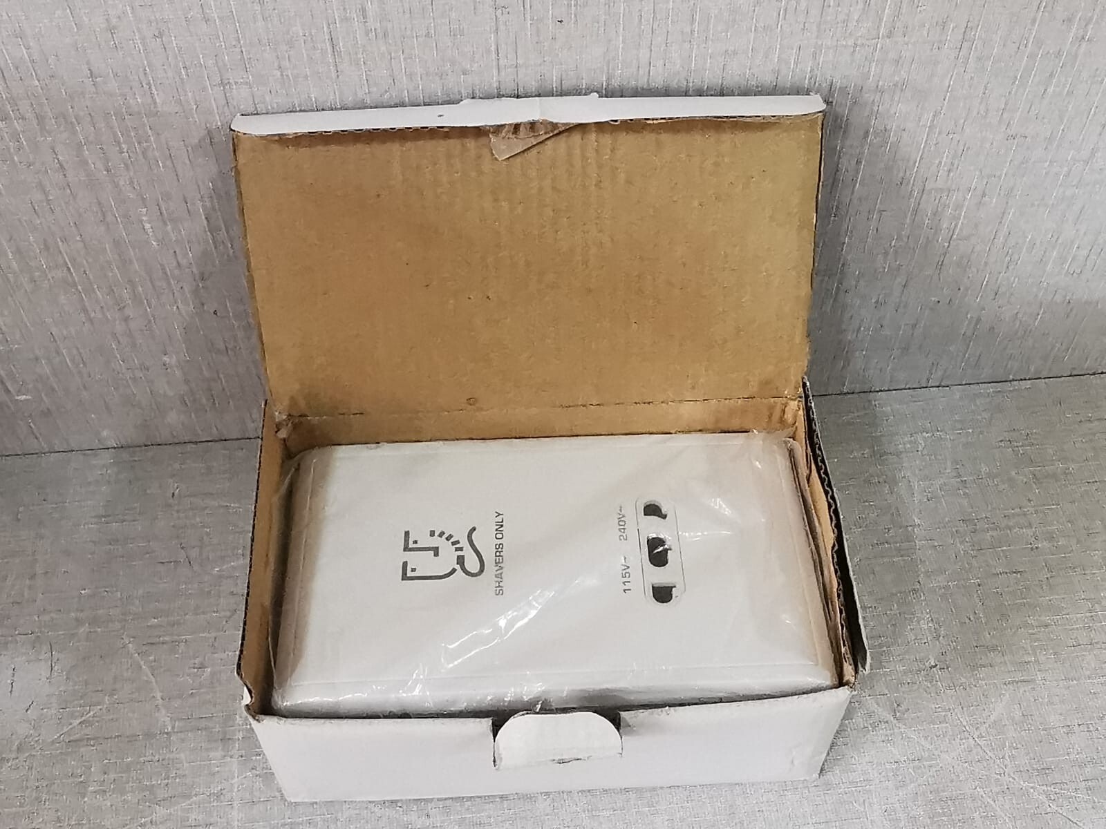 Schneider Electric E82T727V Schneider Electric E82T727V Universal Shaver Unit 3