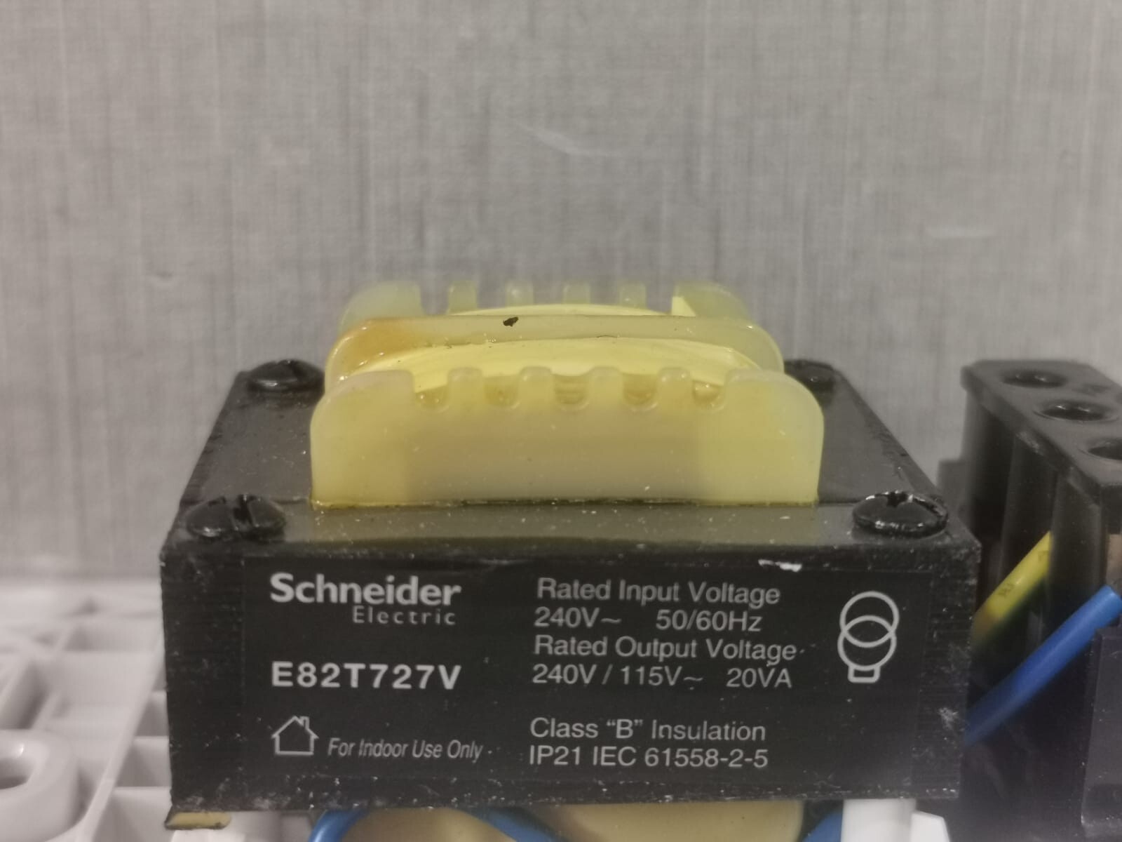 Schneider Electric E82T727V Schneider Electric E82T727V Universal Shaver Unit 6