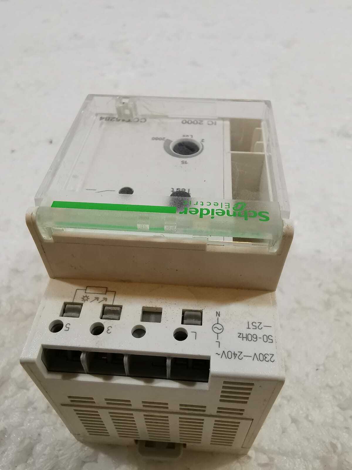 Schneider Electric CCT15284 Schneider Electric CCT15284 Switch 3