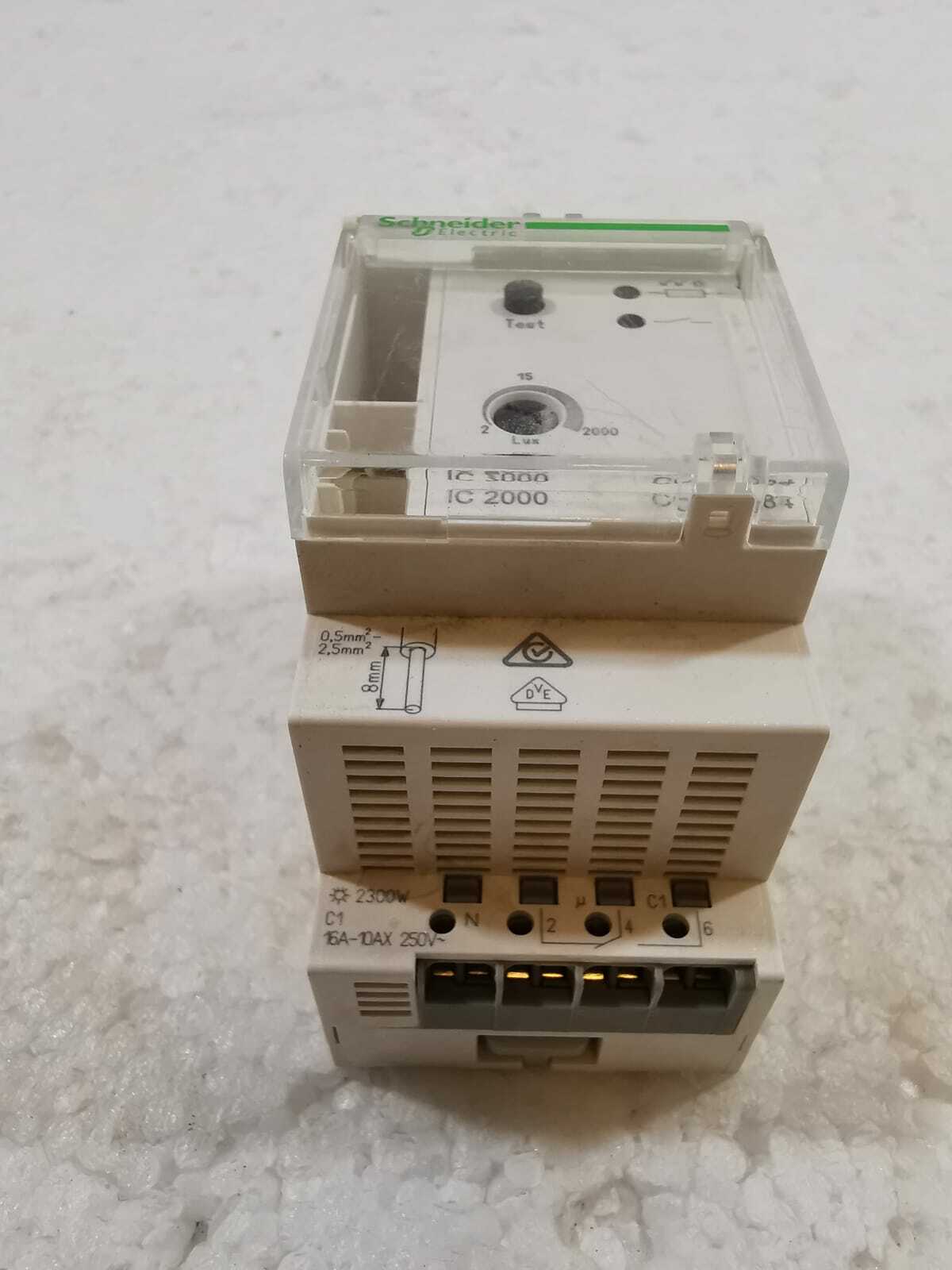 Schneider Electric CCT15284 Schneider Electric CCT15284 Switch 5