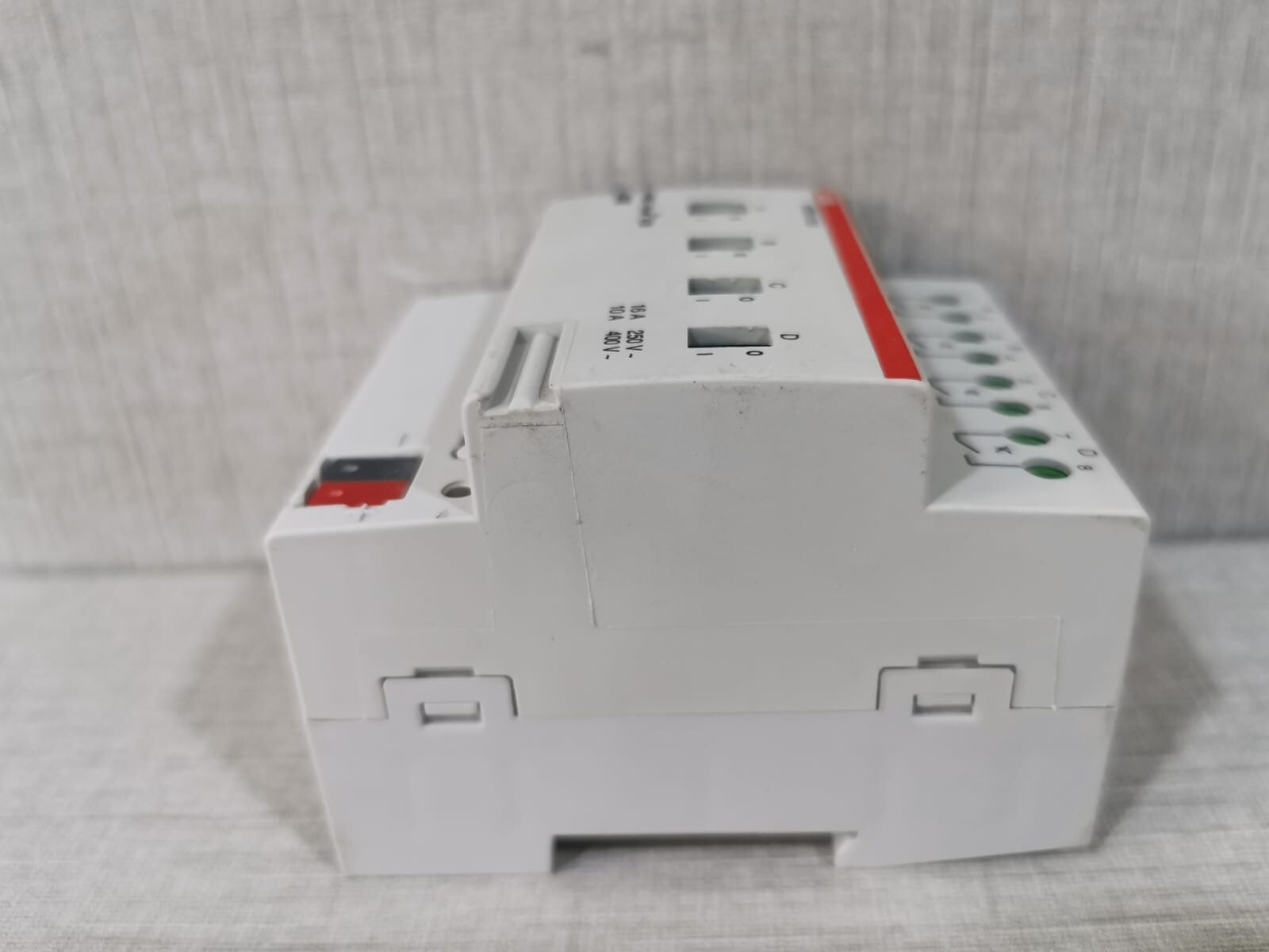 ABB GHQ-631-0028 ABB AT/S 4.16.5 Switch Actuator GHQ 631 0028 R011 6