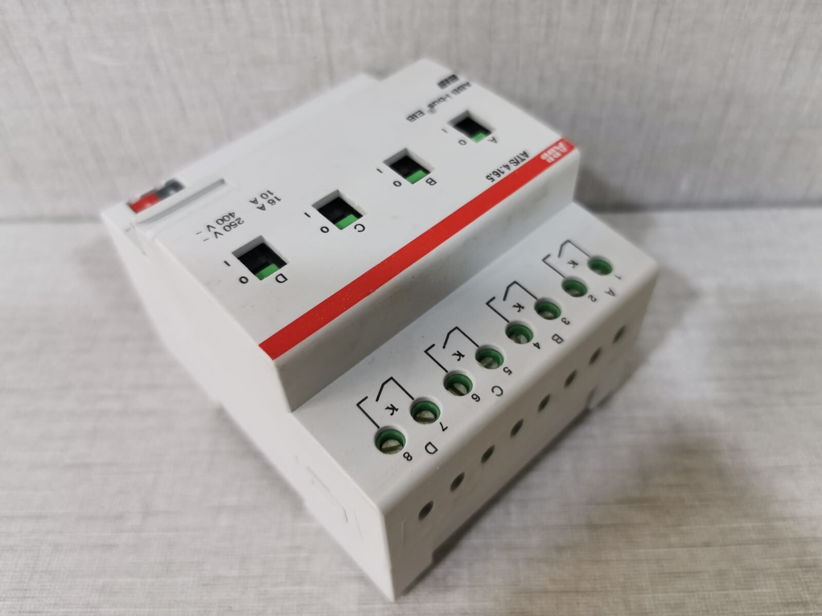 ABB GHQ-631-0028 ABB AT/S 4.16.5 Switch Actuator GHQ 631 0028 R011 7