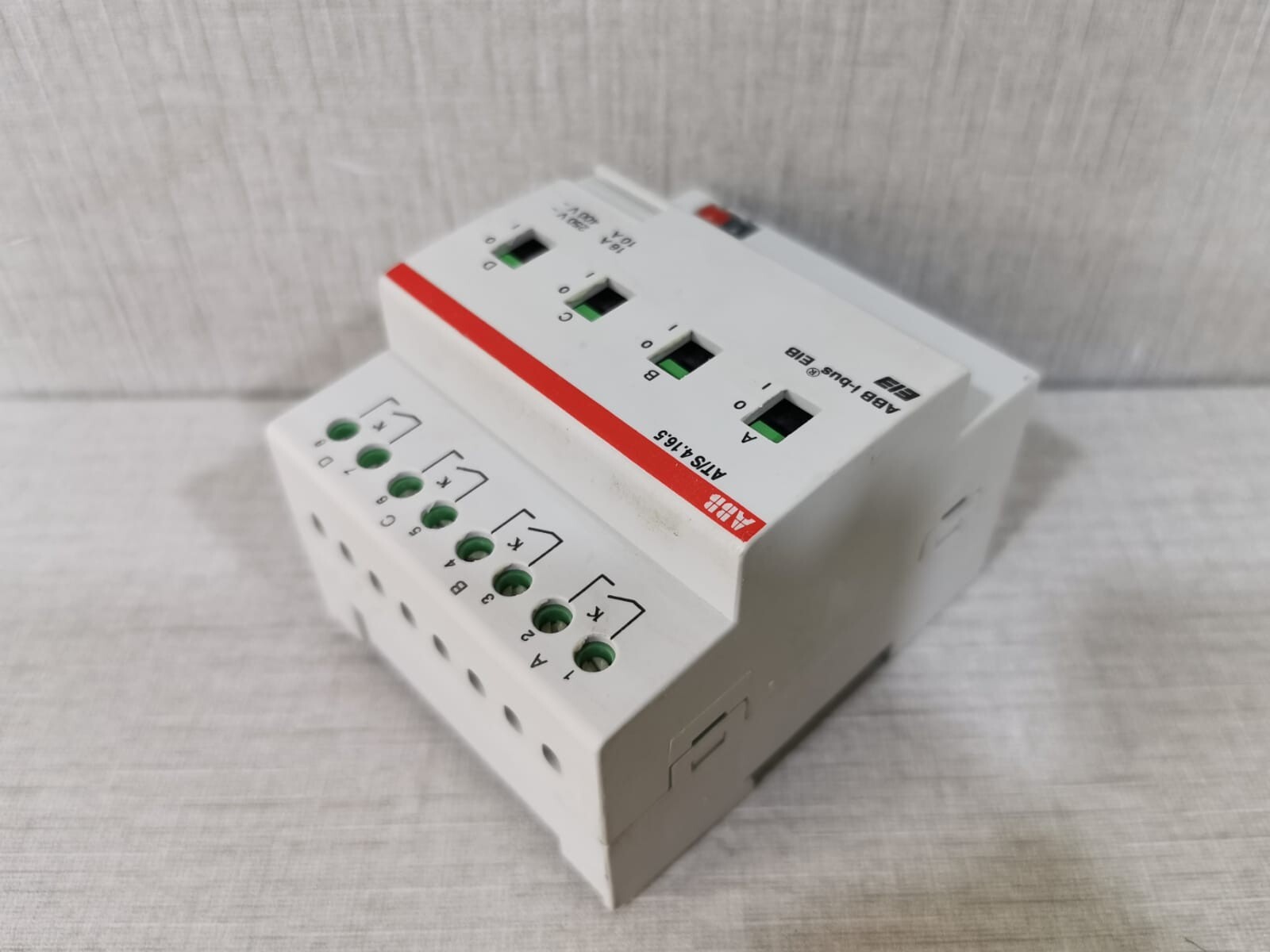 ABB GHQ-631-0028 ABB AT/S 4.16.5 Switch Actuator GHQ 631 0028 R011 8