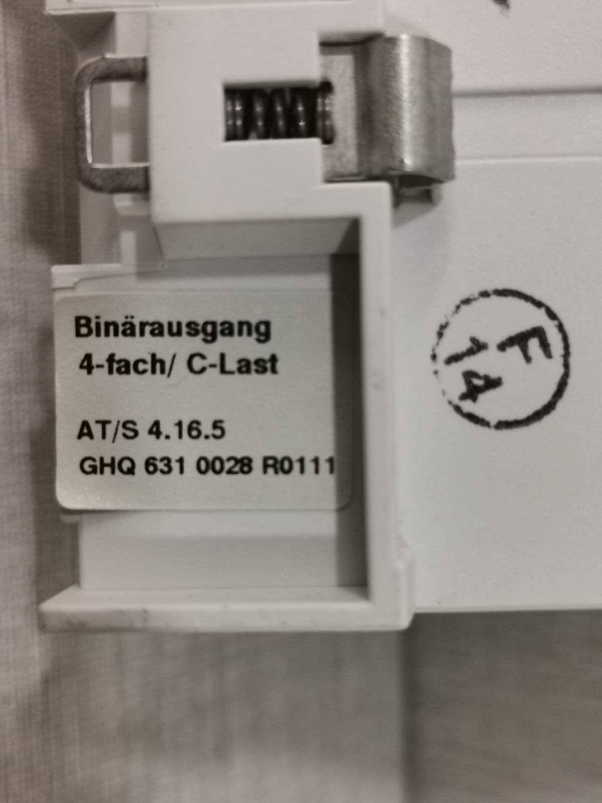 ABB GHQ-631-0028 ABB AT/S 4.16.5 Switch Actuator GHQ 631 0028 R011 9