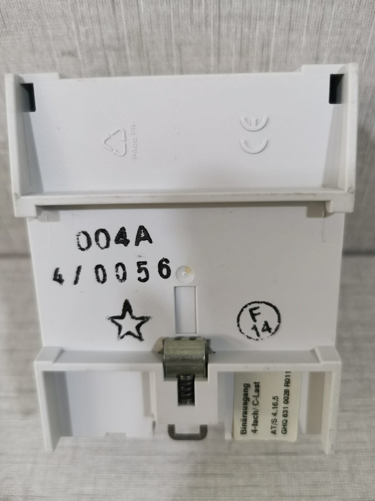 ABB GHQ-631-0028 ABB AT/S 4.16.5 Switch Actuator GHQ 631 0028 R011 10