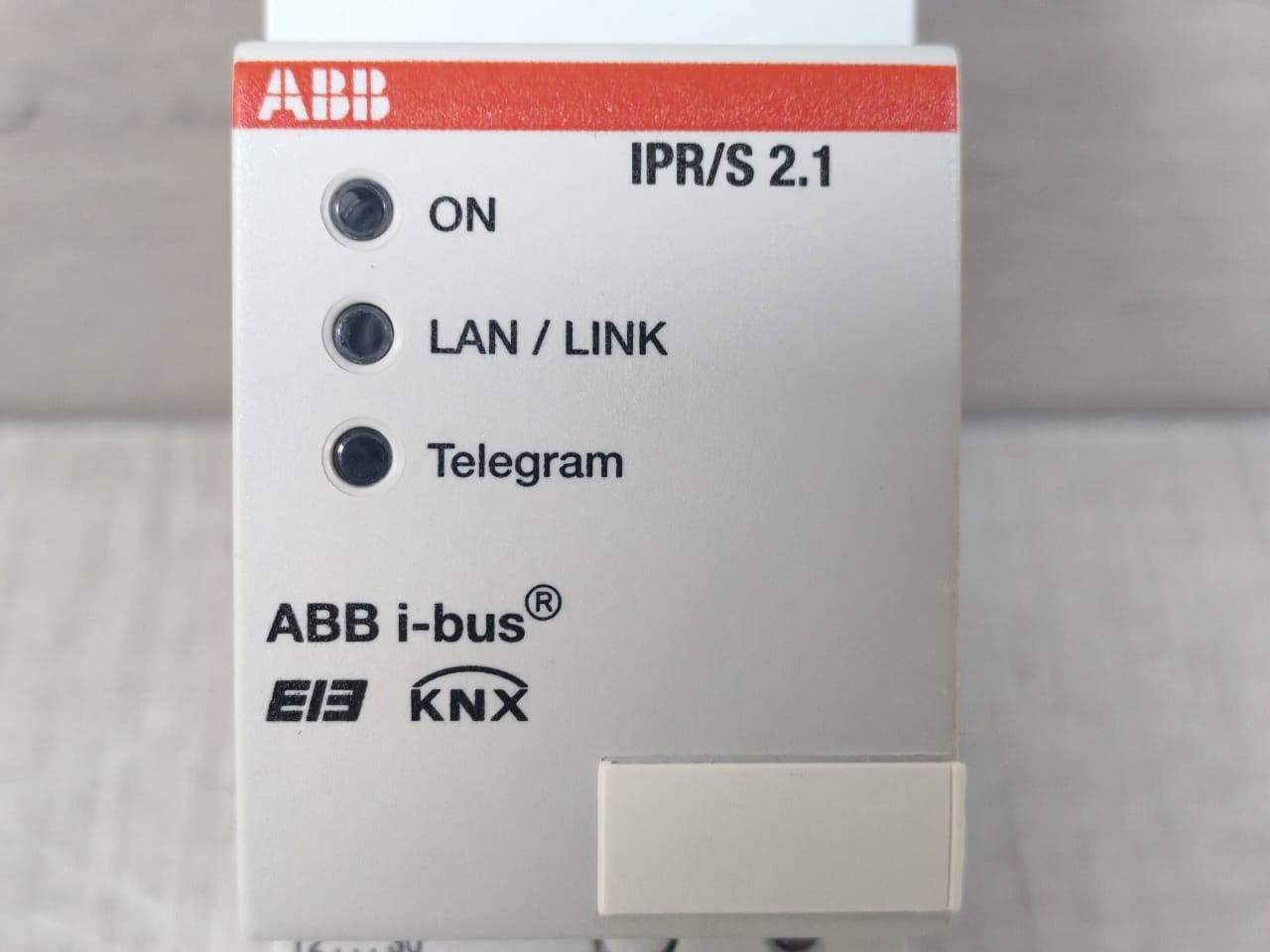 ABB 2CDG 110 061 R0011 ABB IPR/S 2.1 ROUTER 2CDG 110 061 R0011 2